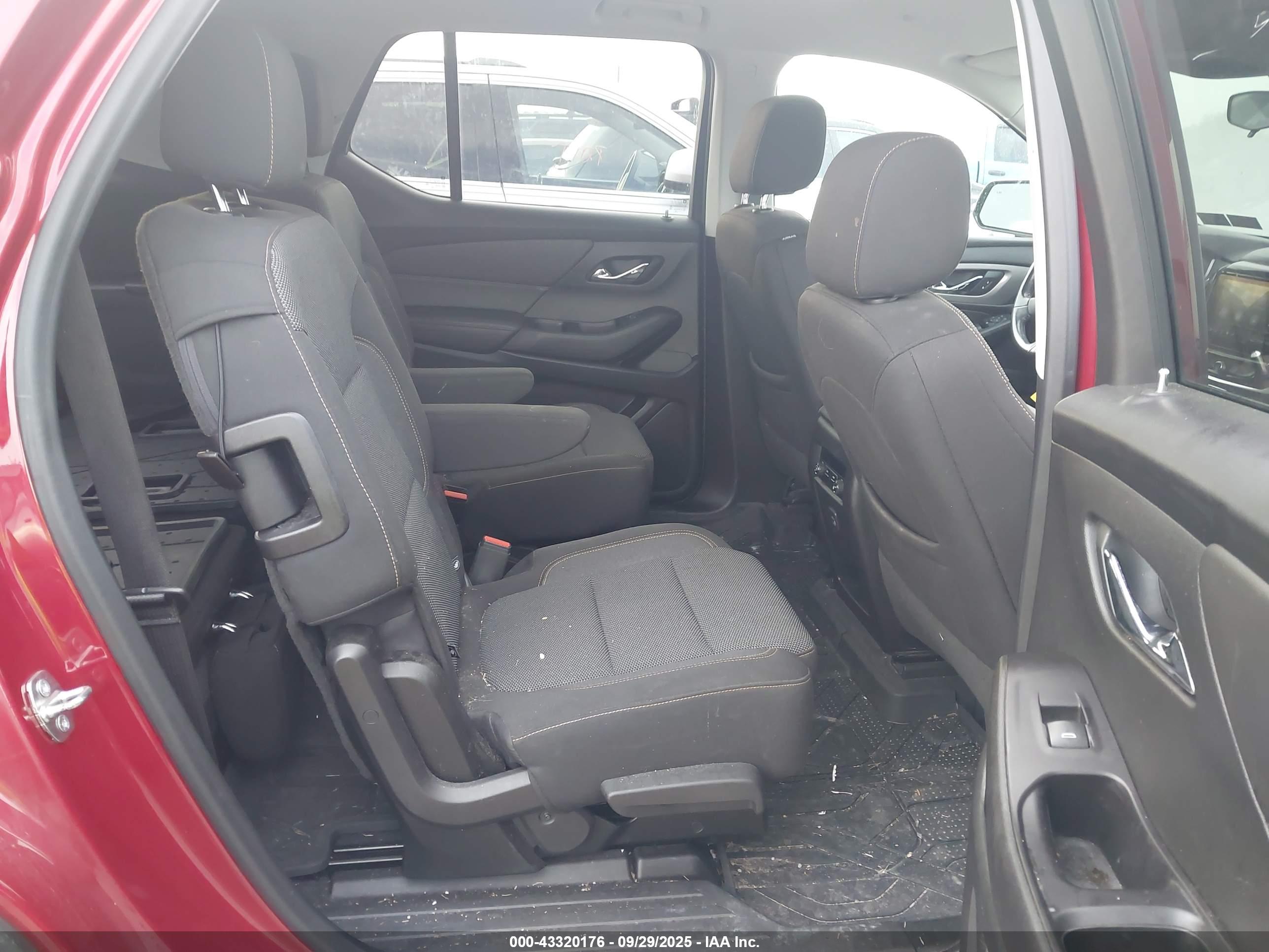 CHEVROLET TRAVERSE image 8