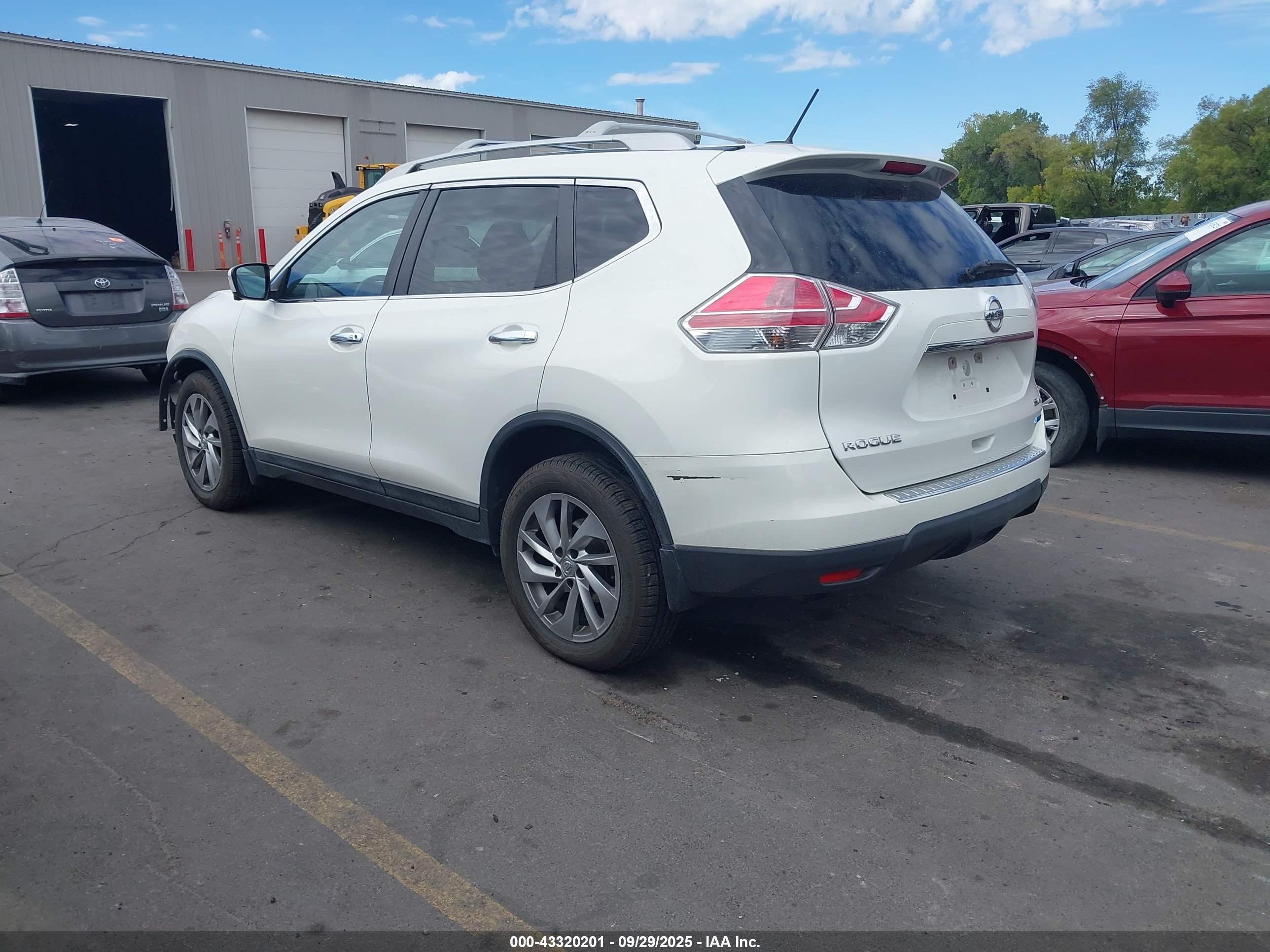 NISSAN ROGUE image 3