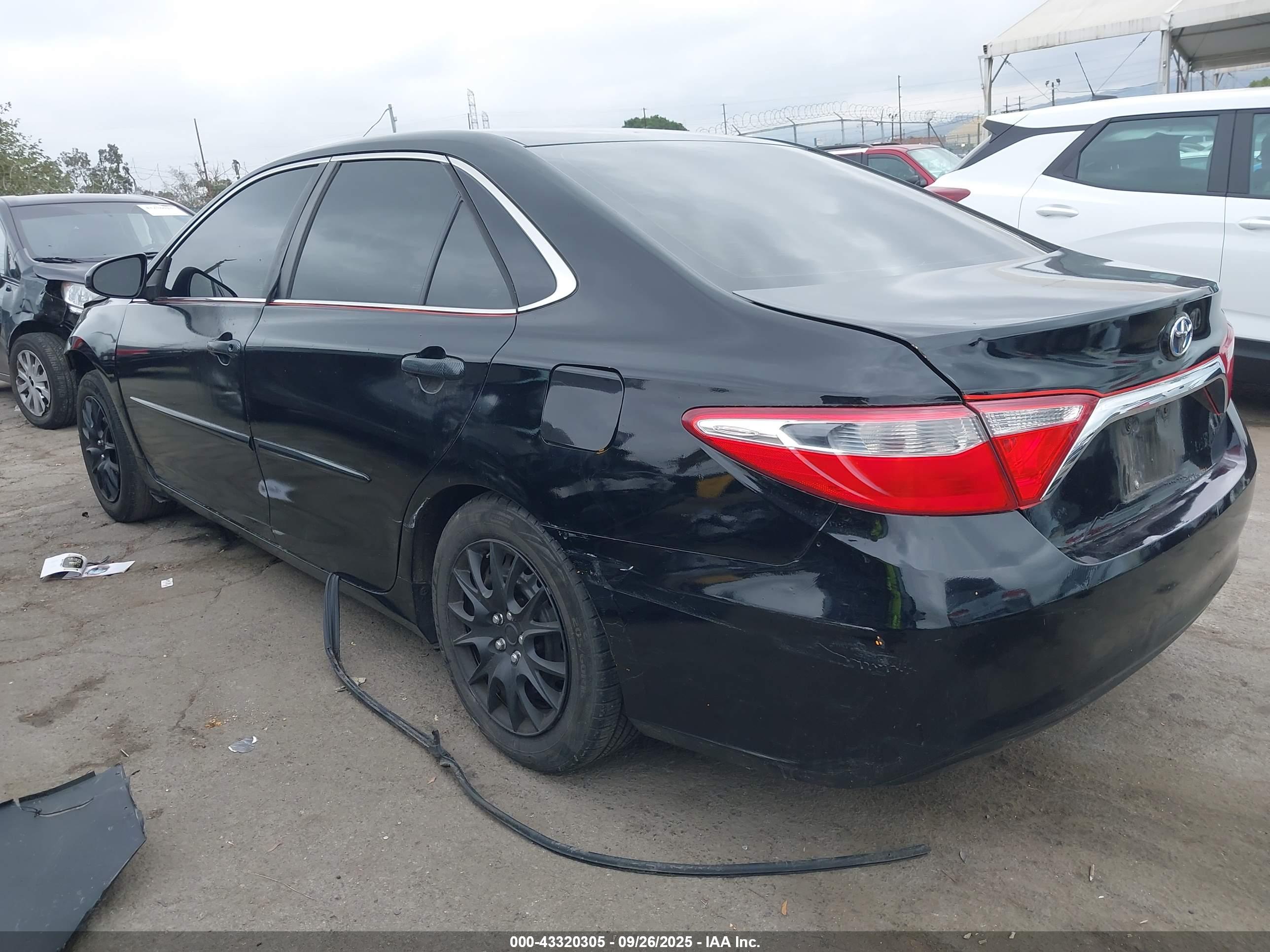 TOYOTA CAMRY image 3