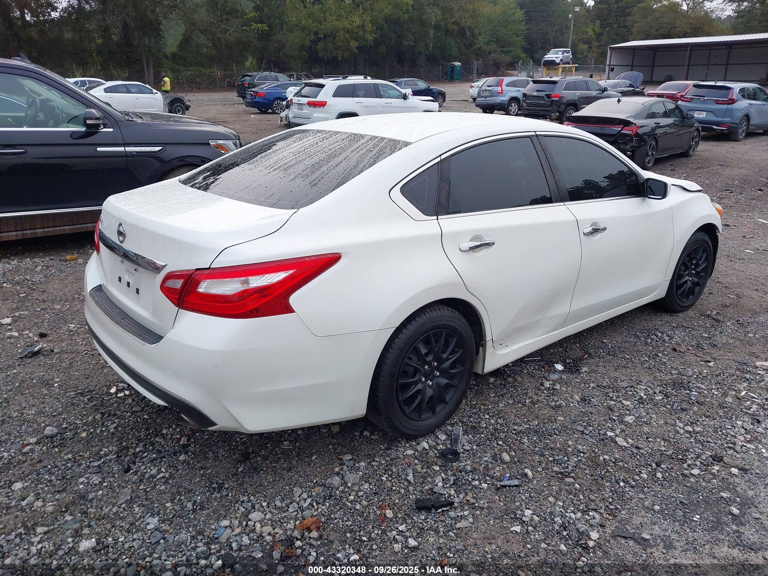 NISSAN ALTIMA image 4
