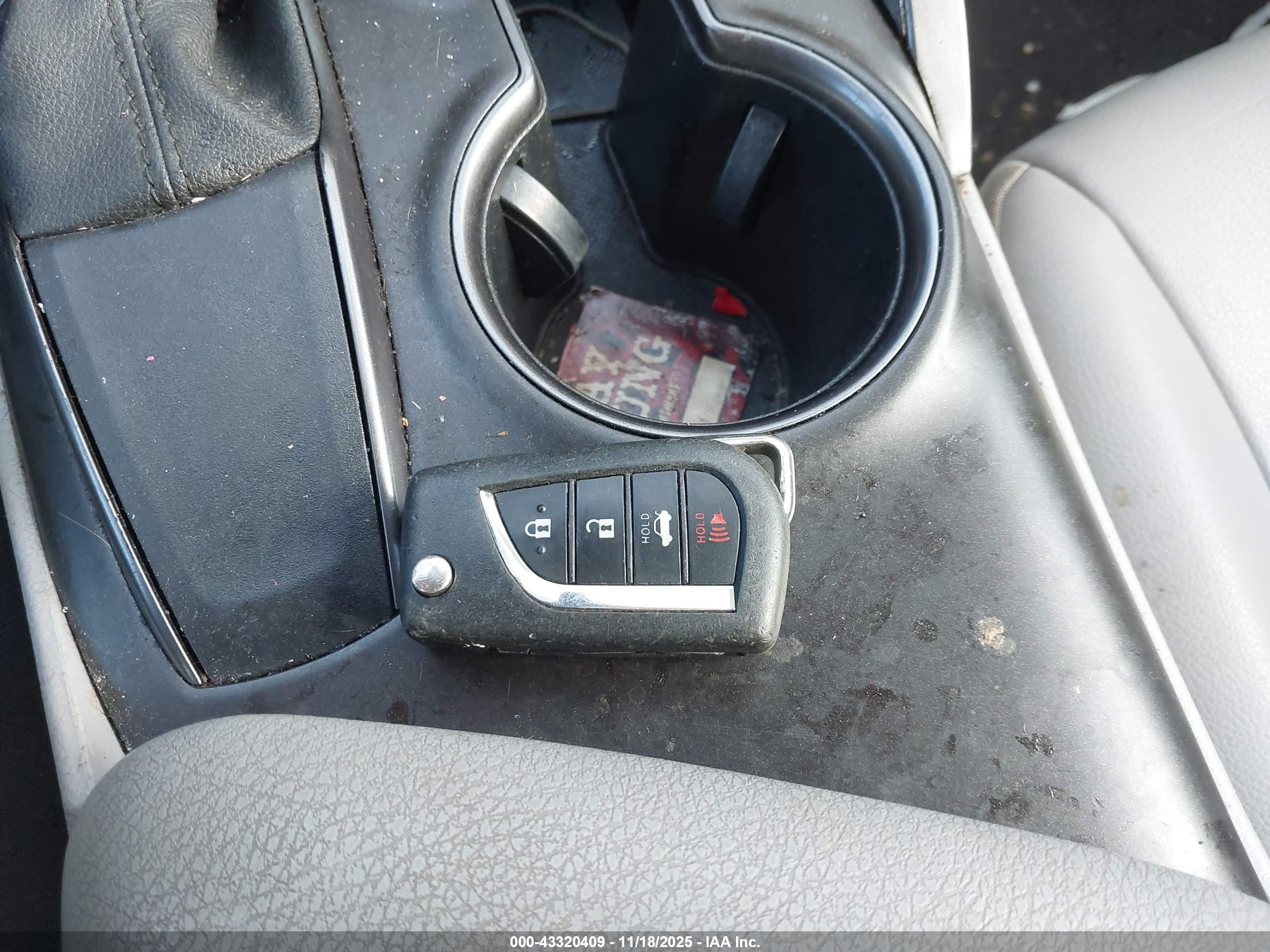 TOYOTA CAMRY image 11