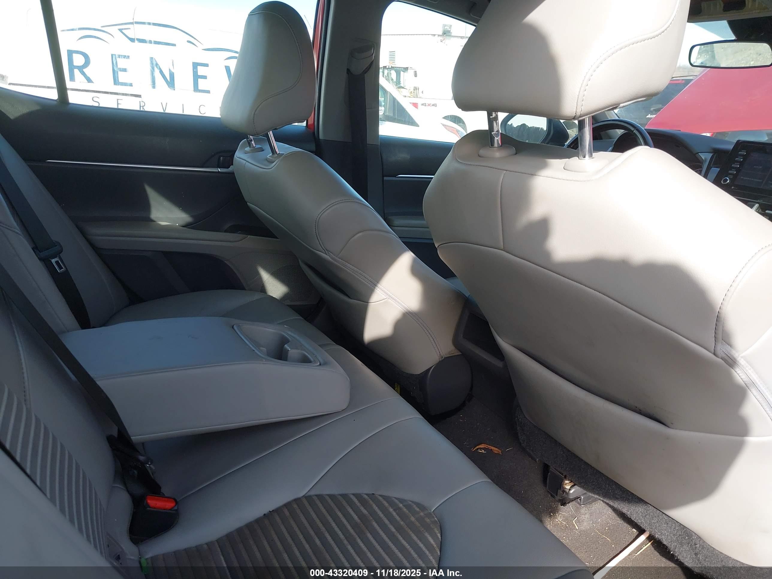 TOYOTA CAMRY image 8