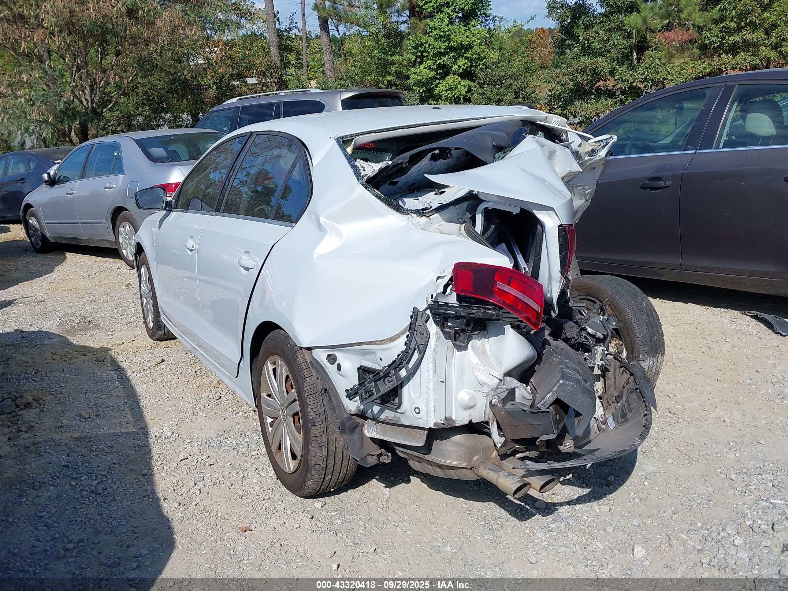 VOLKSWAGEN JETTA image 3