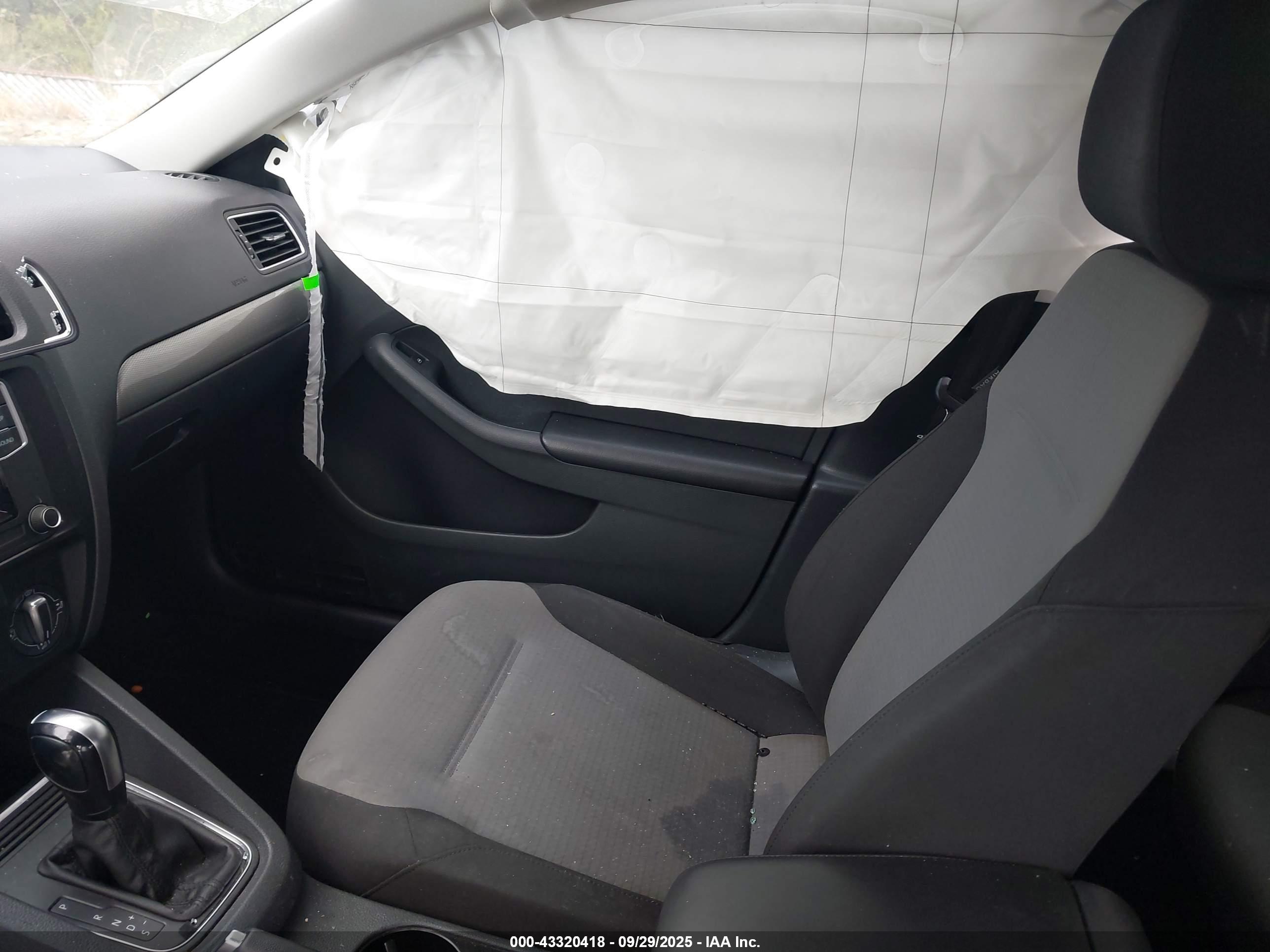 VOLKSWAGEN JETTA image 5
