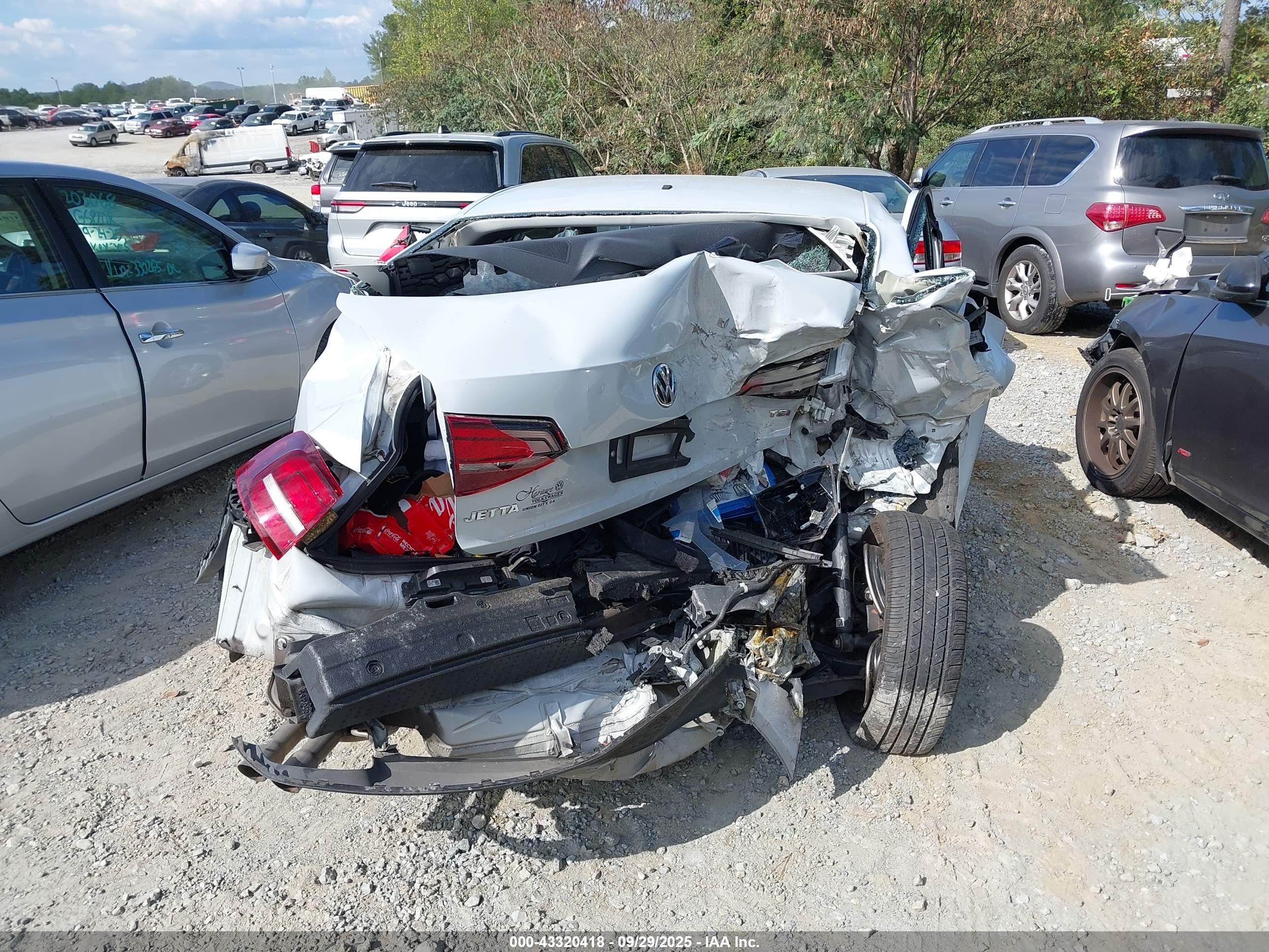 VOLKSWAGEN JETTA image 6