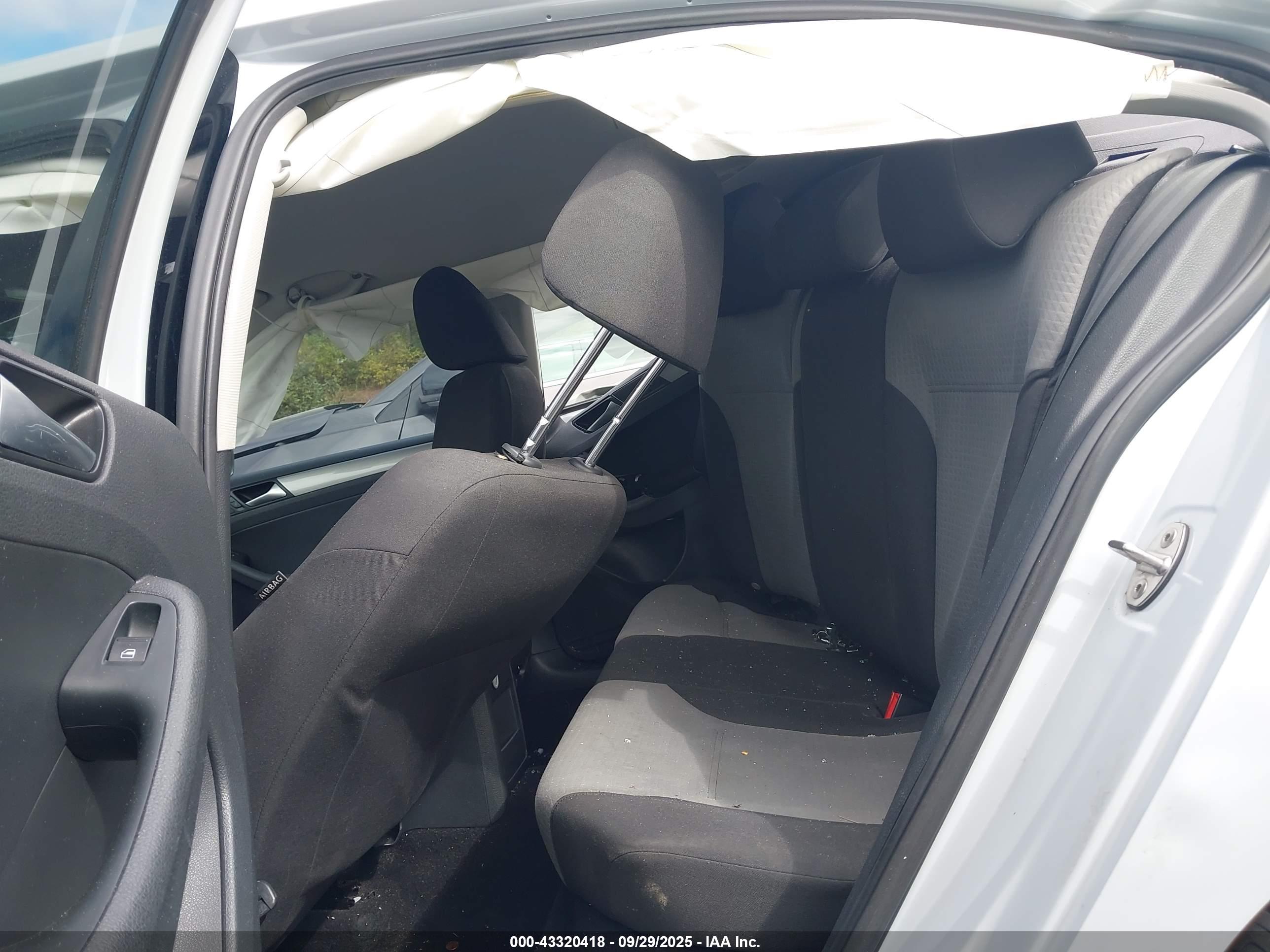 VOLKSWAGEN JETTA image 8