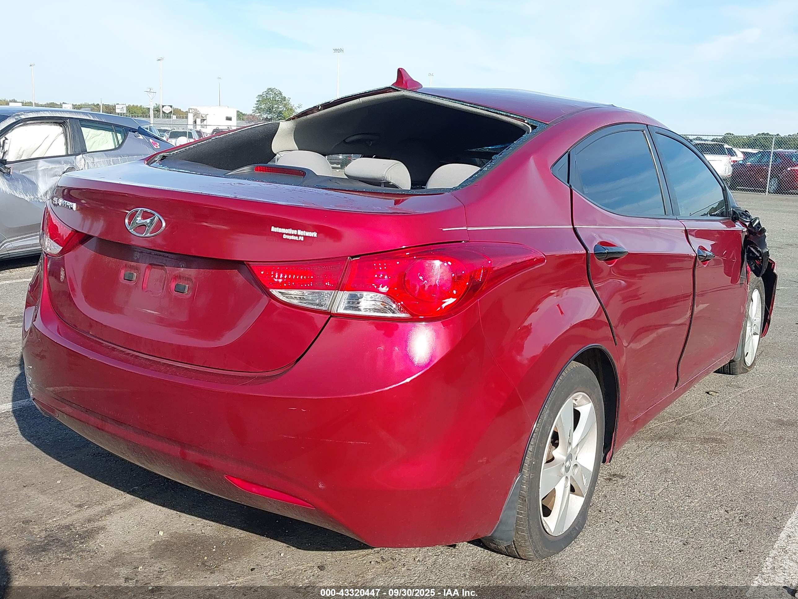 HYUNDAI ELANTRA image 4