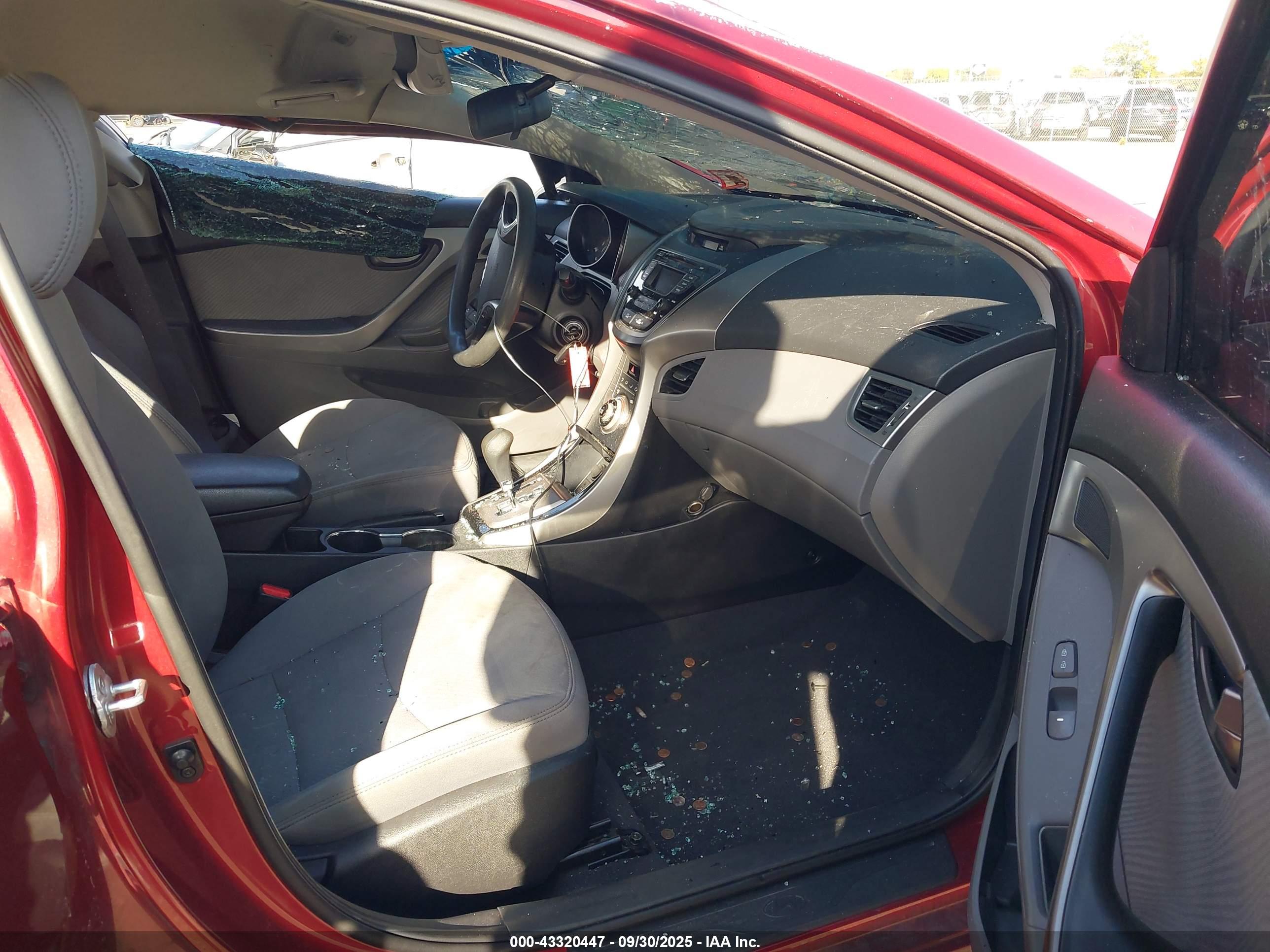 HYUNDAI ELANTRA image 5