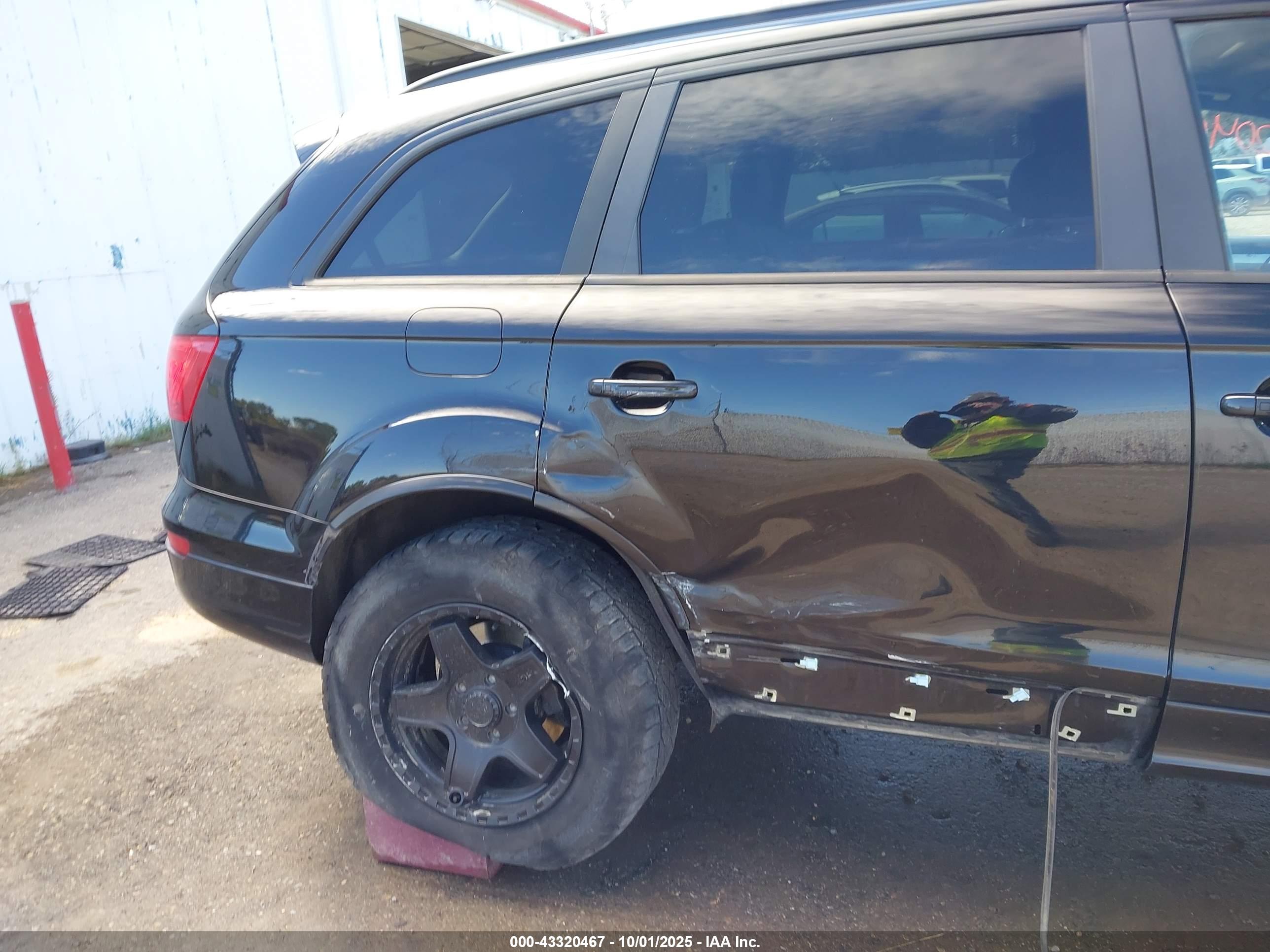 AUDI Q7 image 6