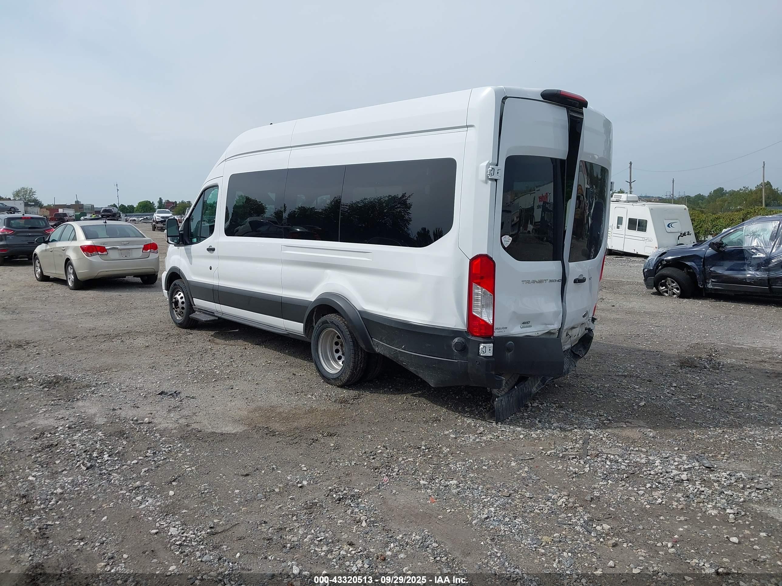 FORD TRANSIT-350 image 3