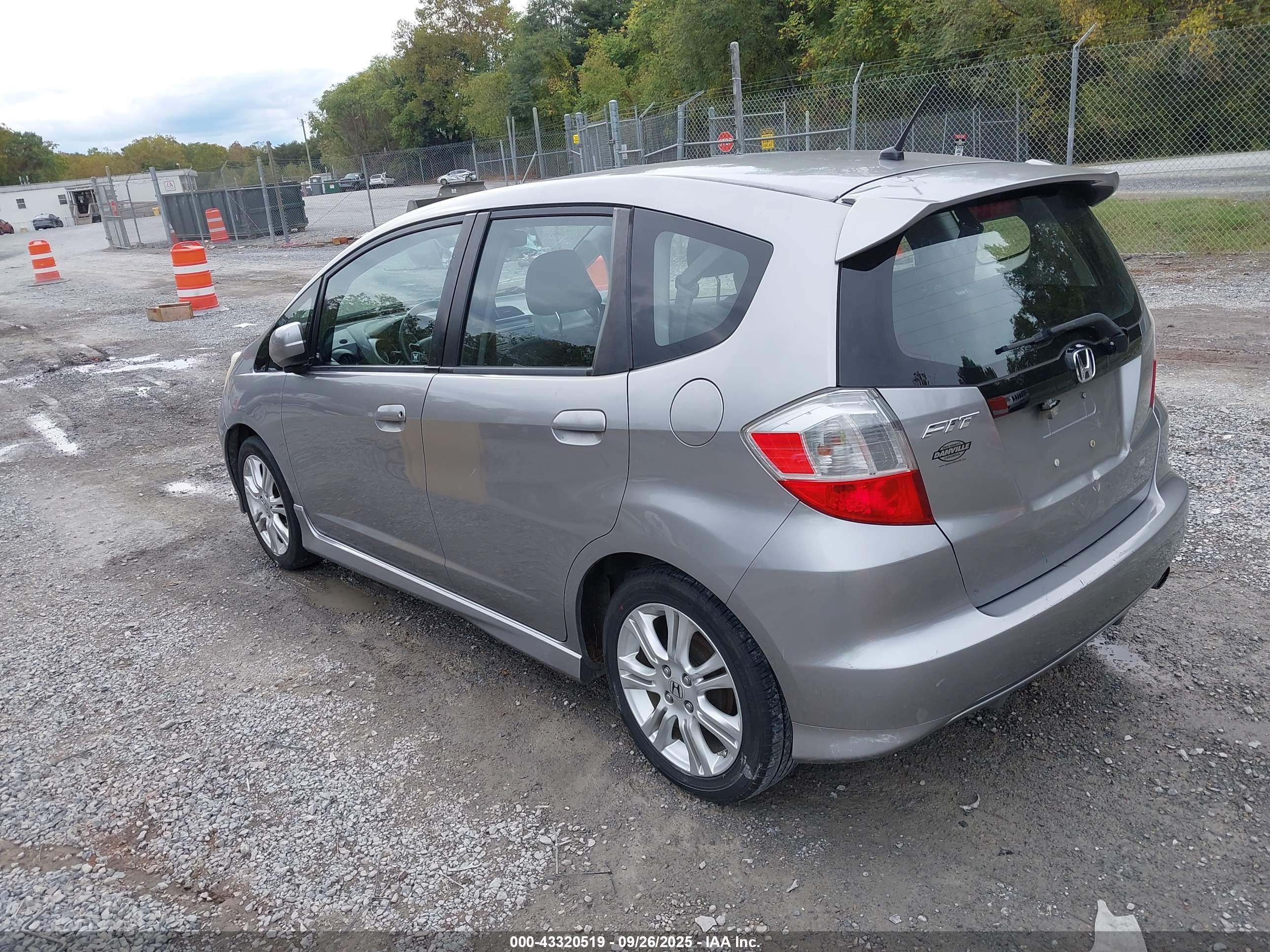 HONDA FIT image 3