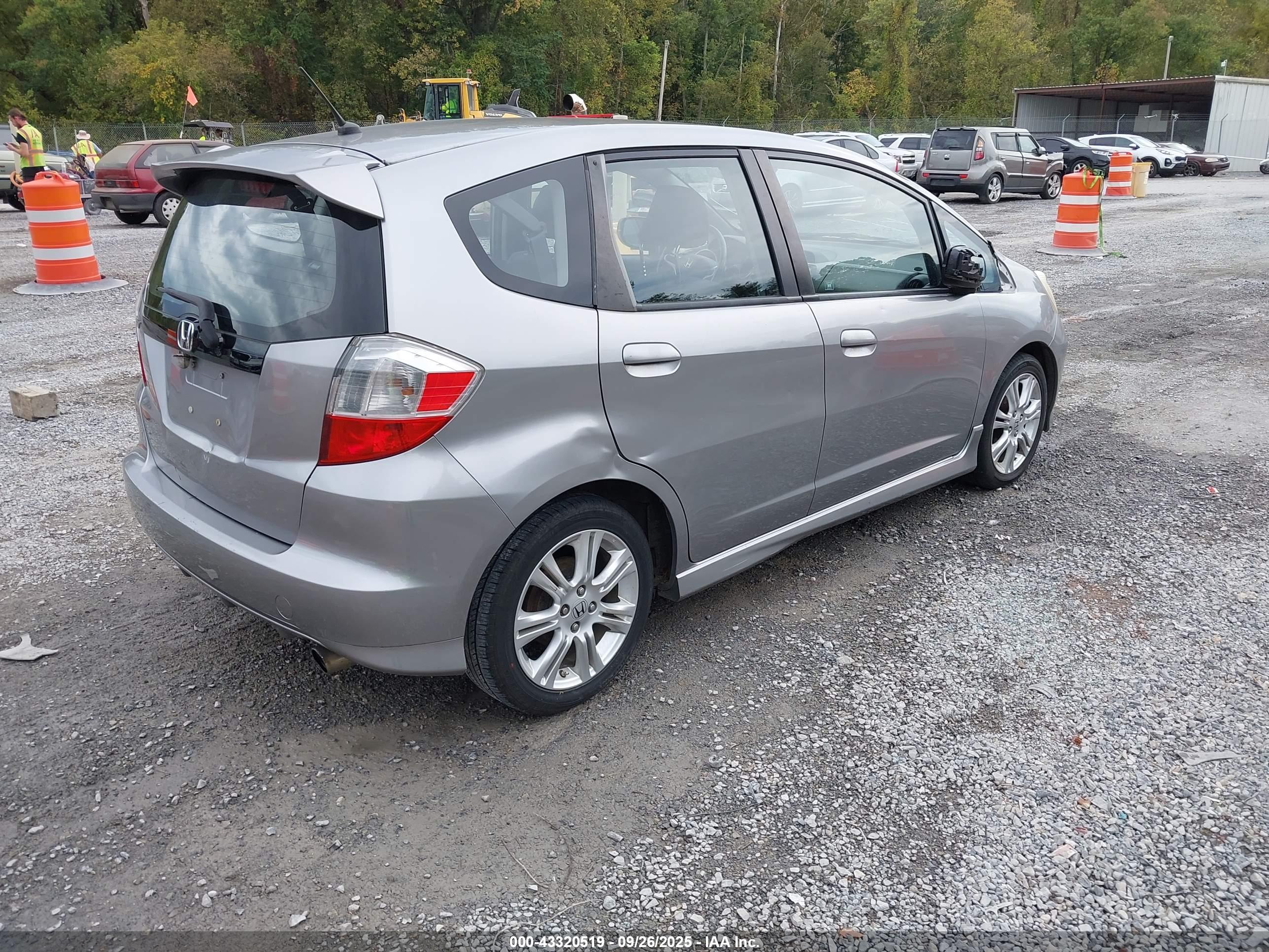HONDA FIT image 4