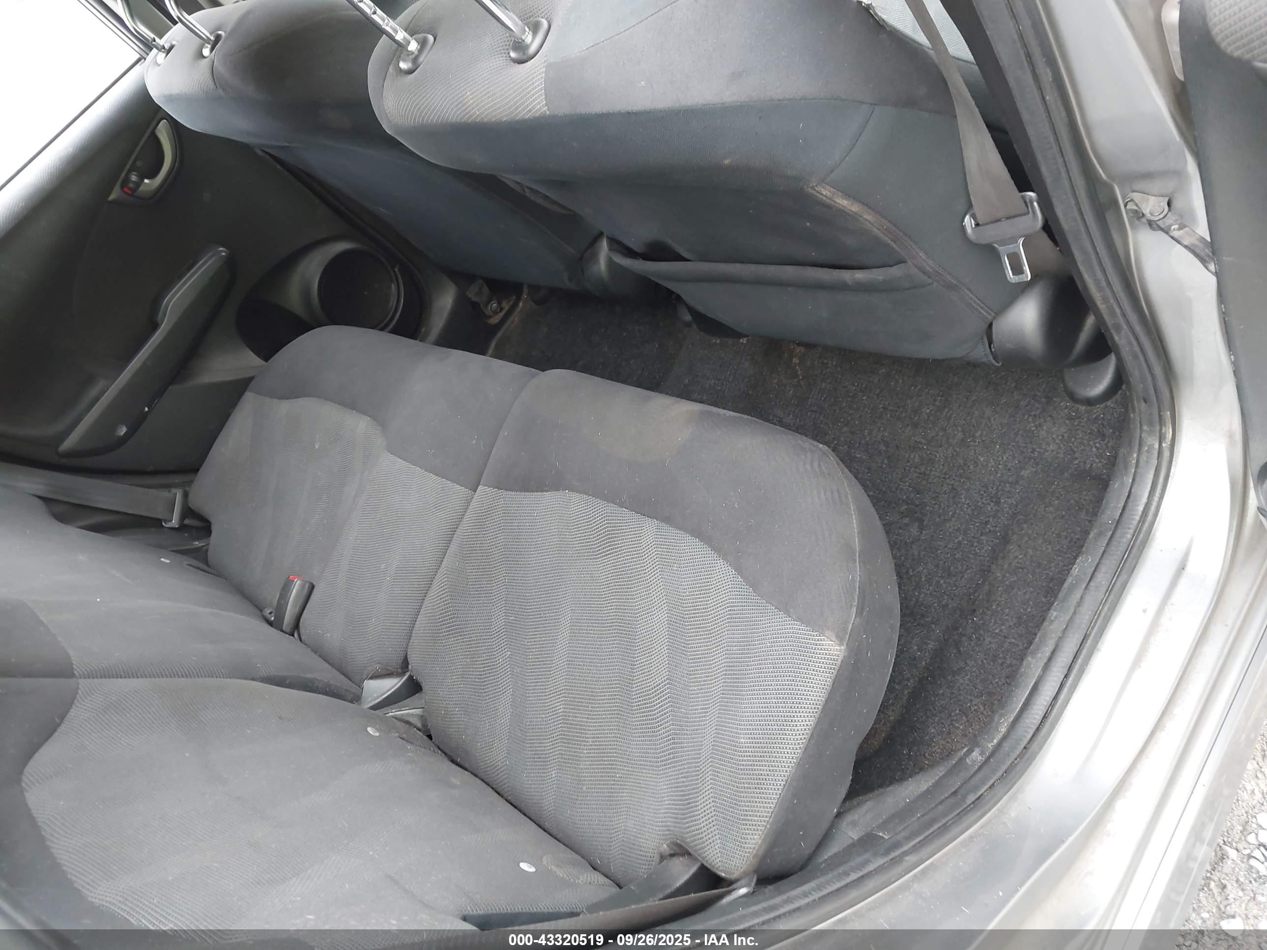 HONDA FIT image 8