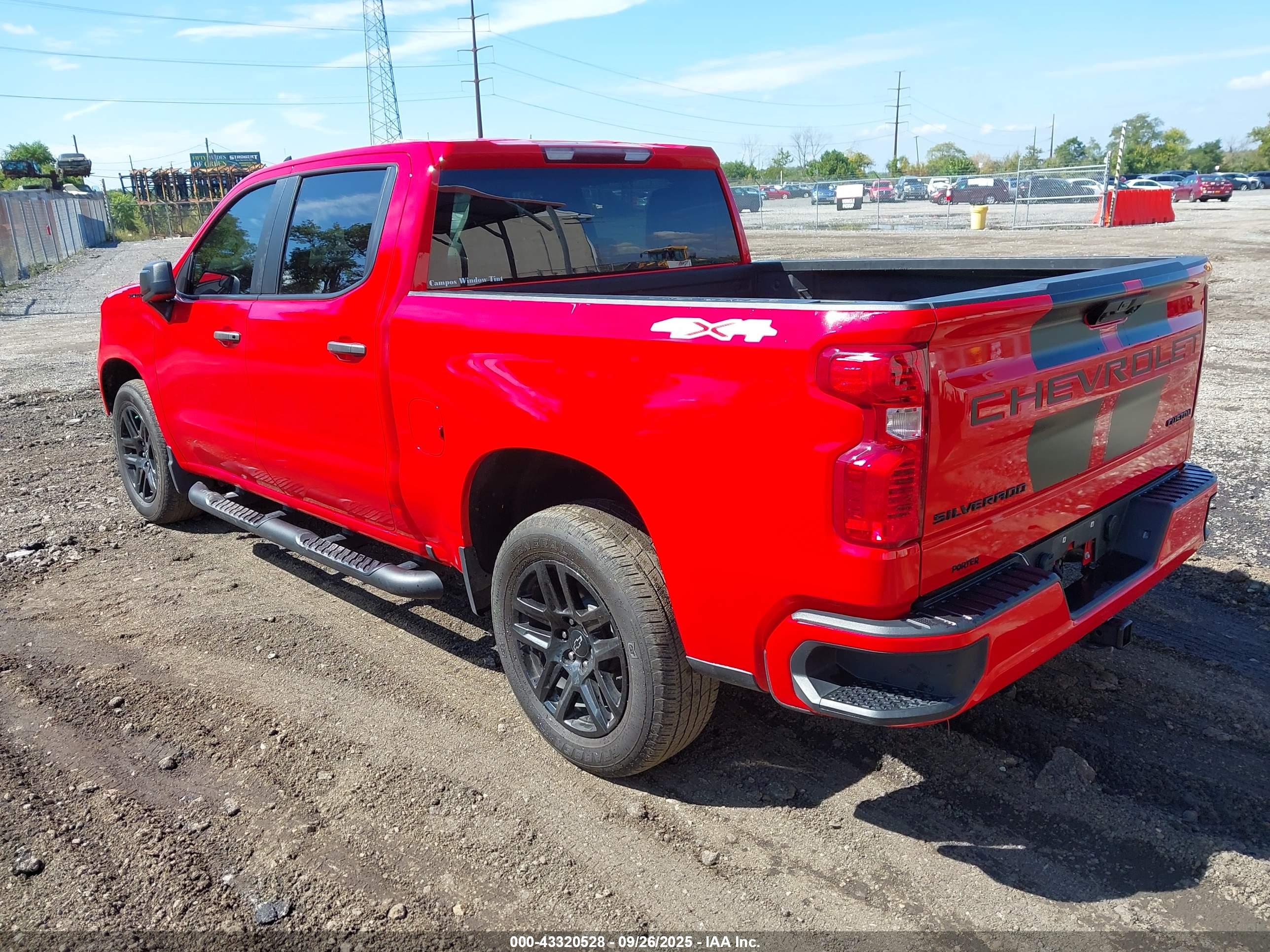 CHEVROLET SILVERADO image 3