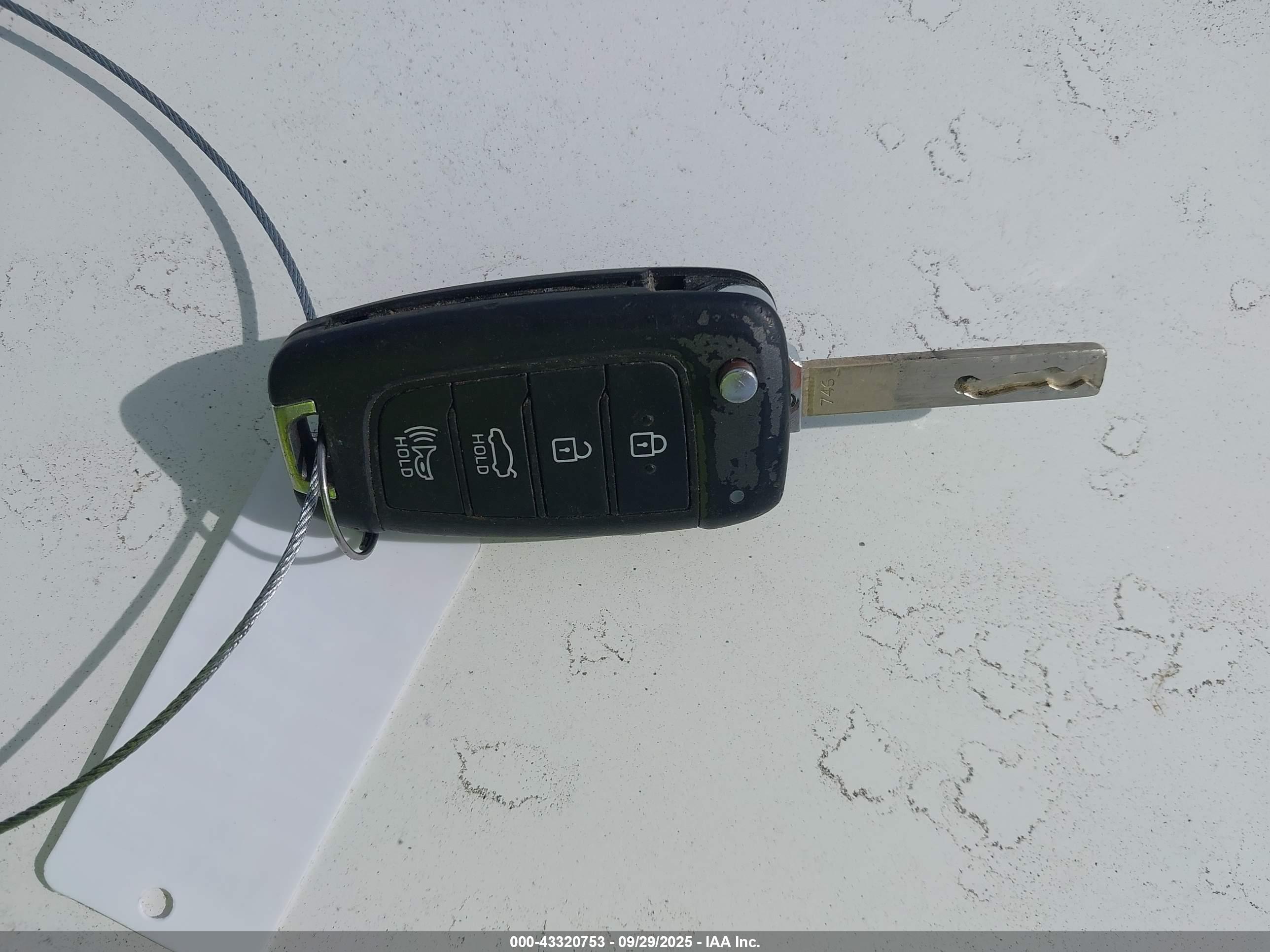 HYUNDAI ACCENT image 11