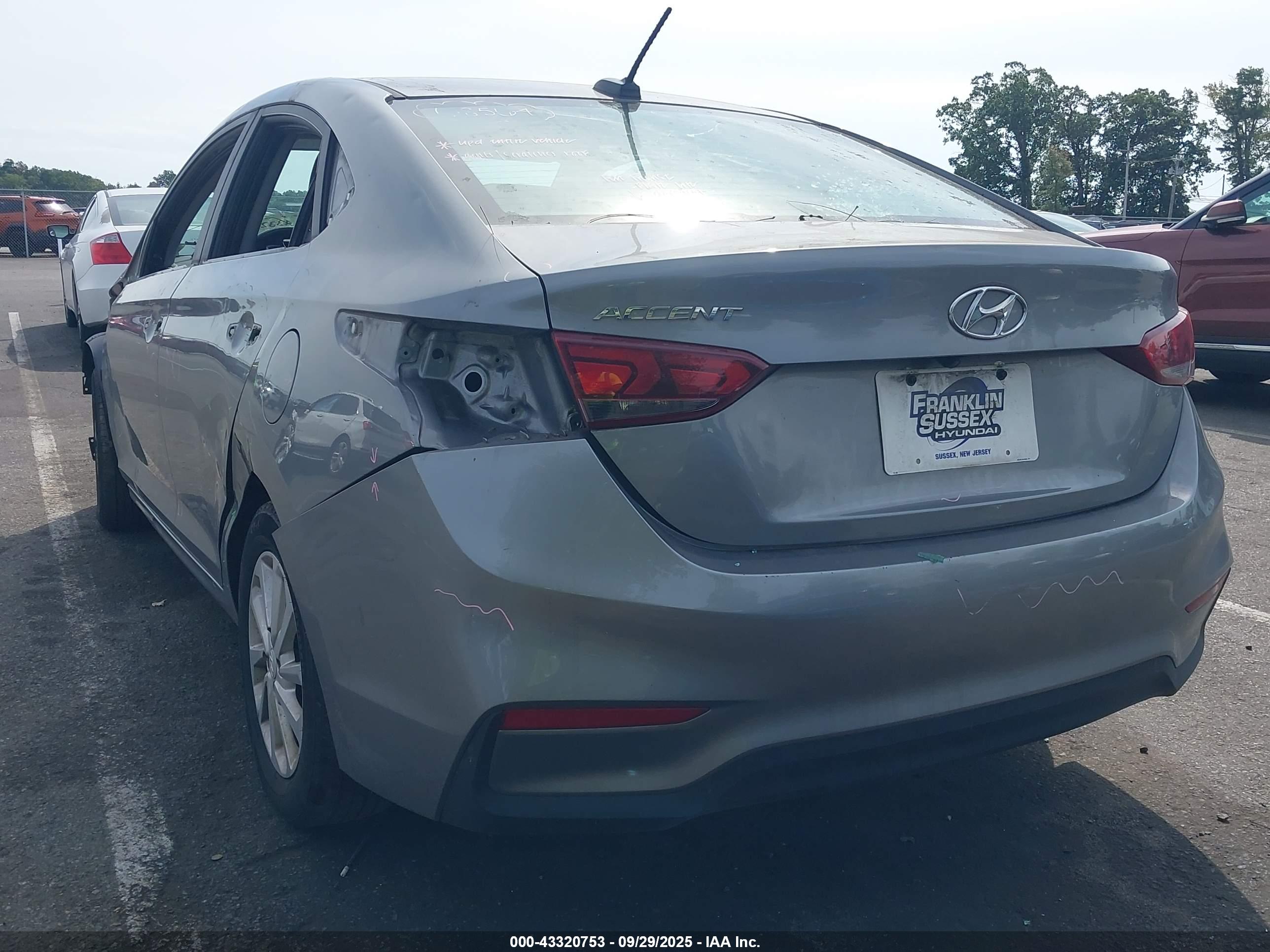 HYUNDAI ACCENT image 3