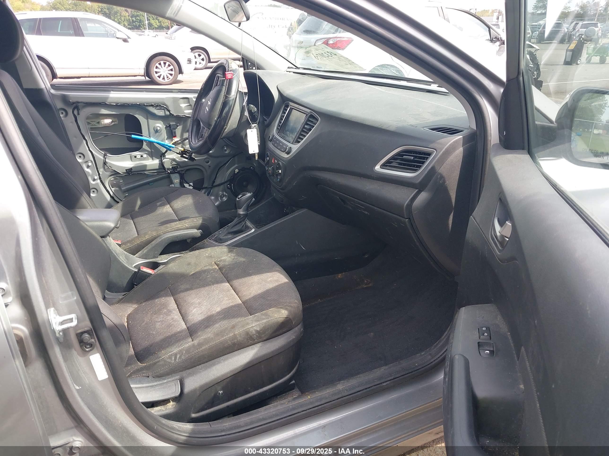 HYUNDAI ACCENT image 5
