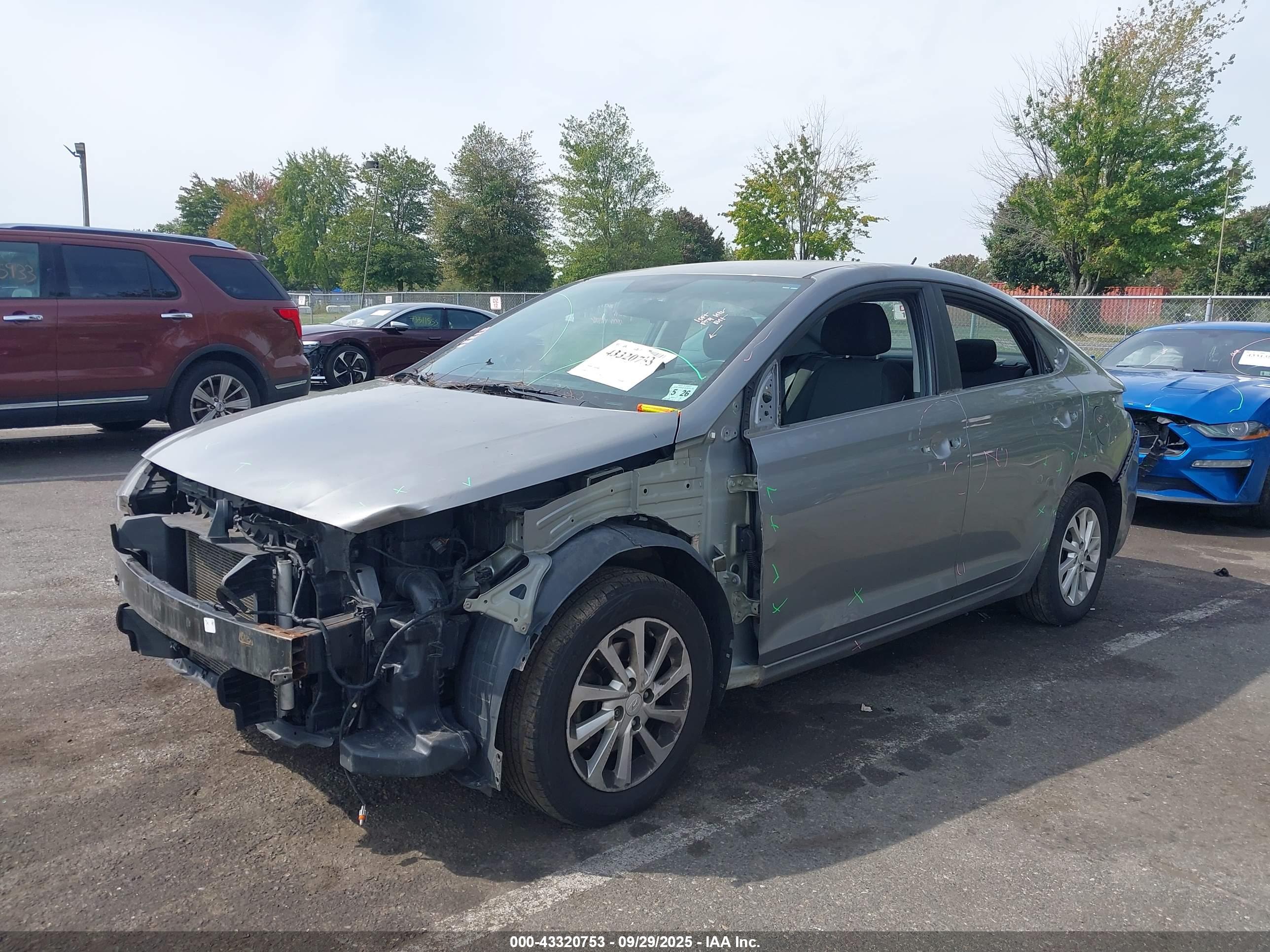 HYUNDAI ACCENT image 6