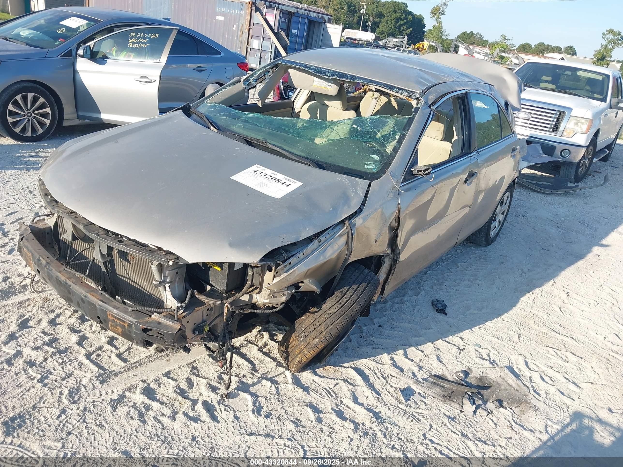 TOYOTA CAMRY image 2