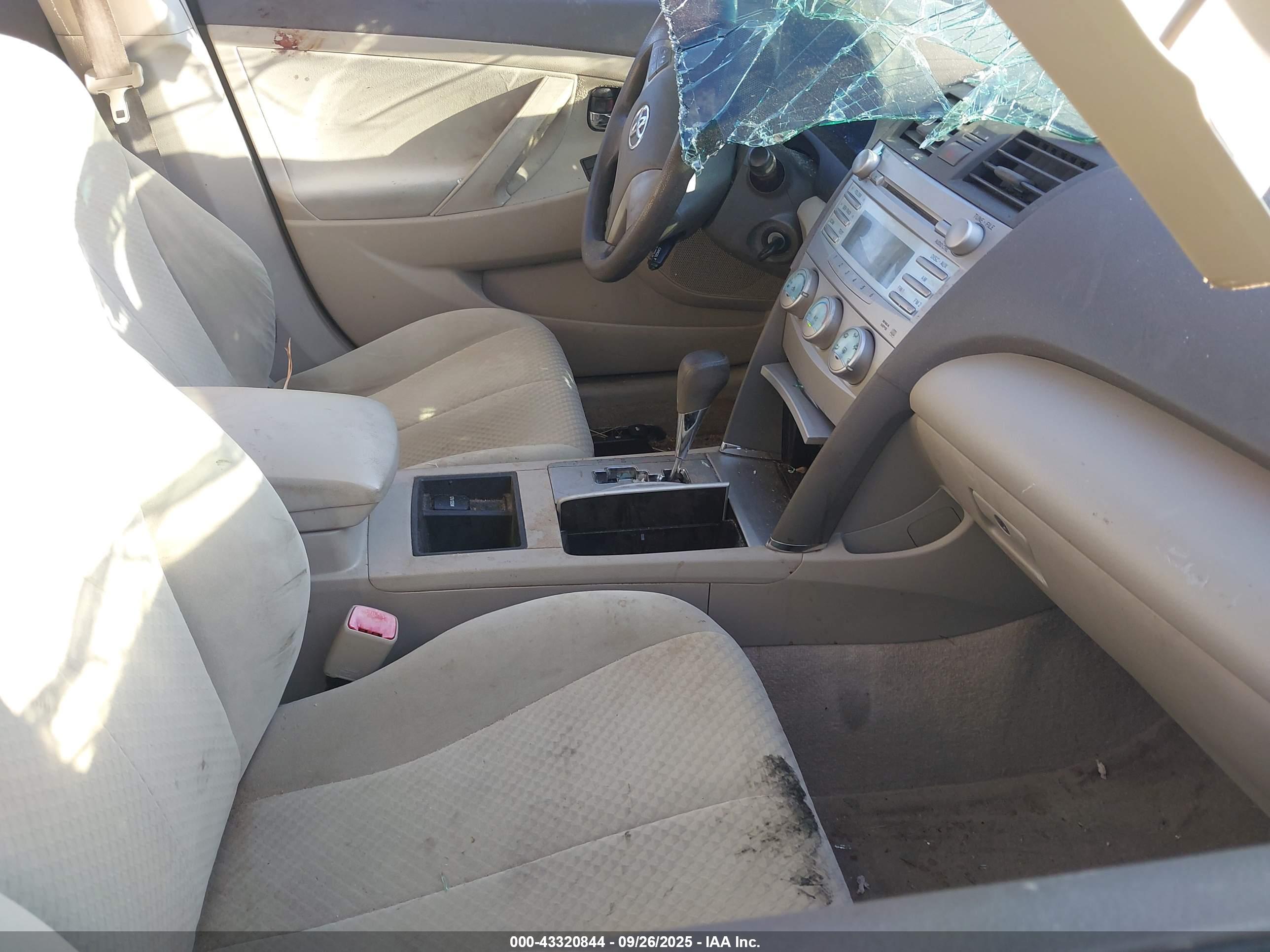 TOYOTA CAMRY image 5