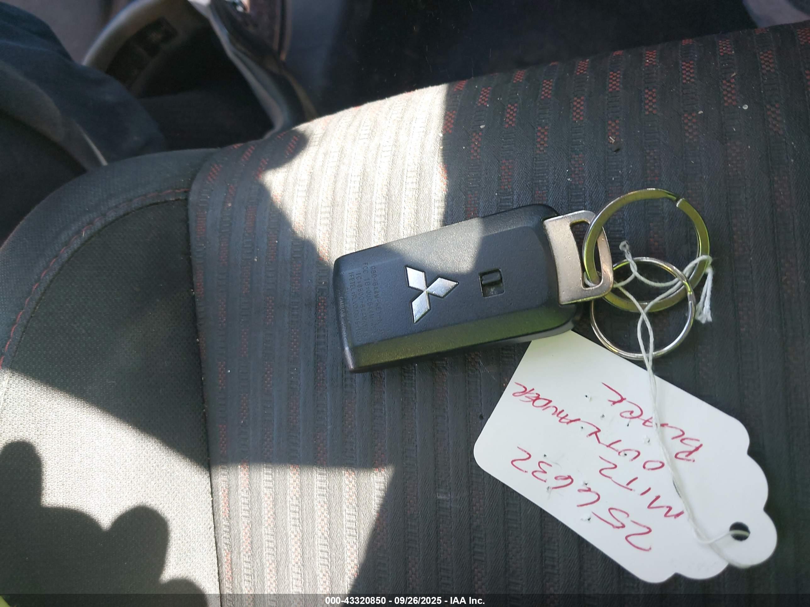 MITSUBISHI OUTLANDER image 11
