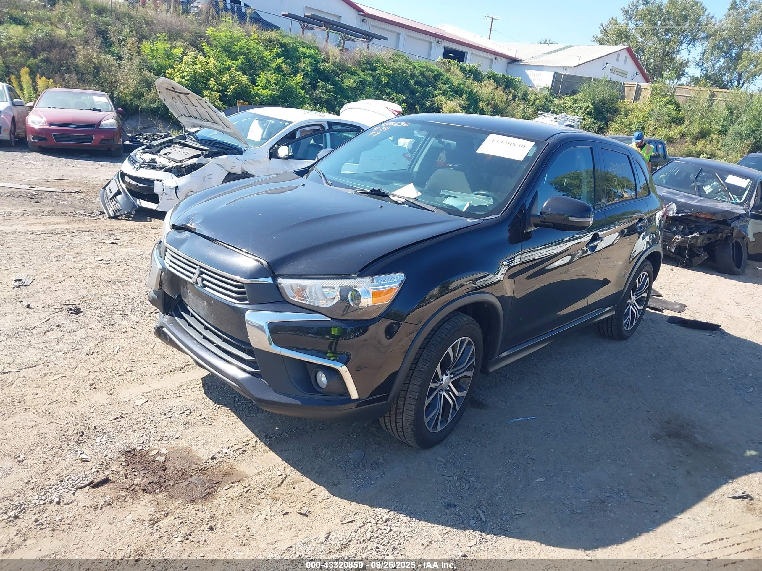 MITSUBISHI OUTLANDER image 2