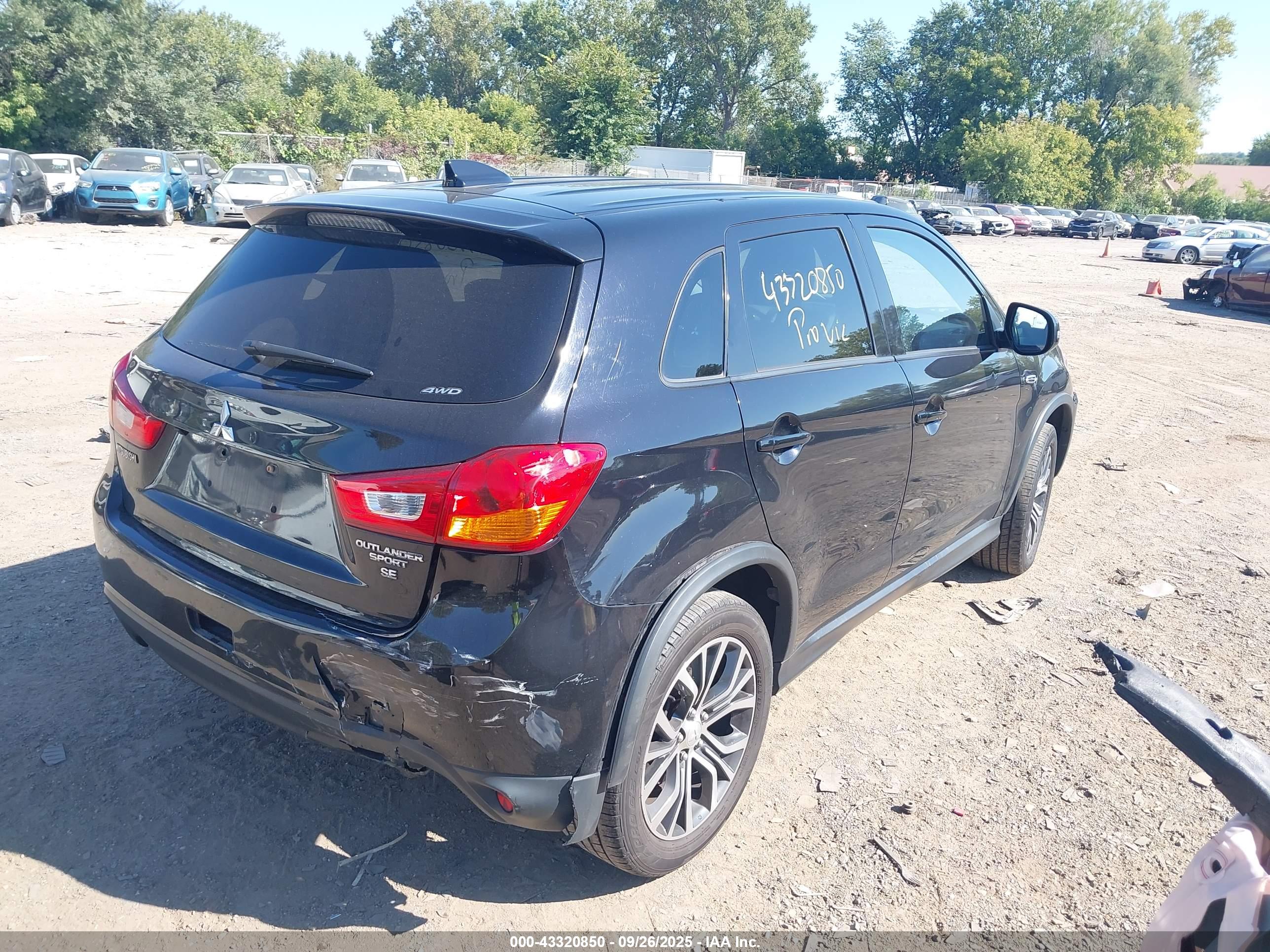 MITSUBISHI OUTLANDER image 4