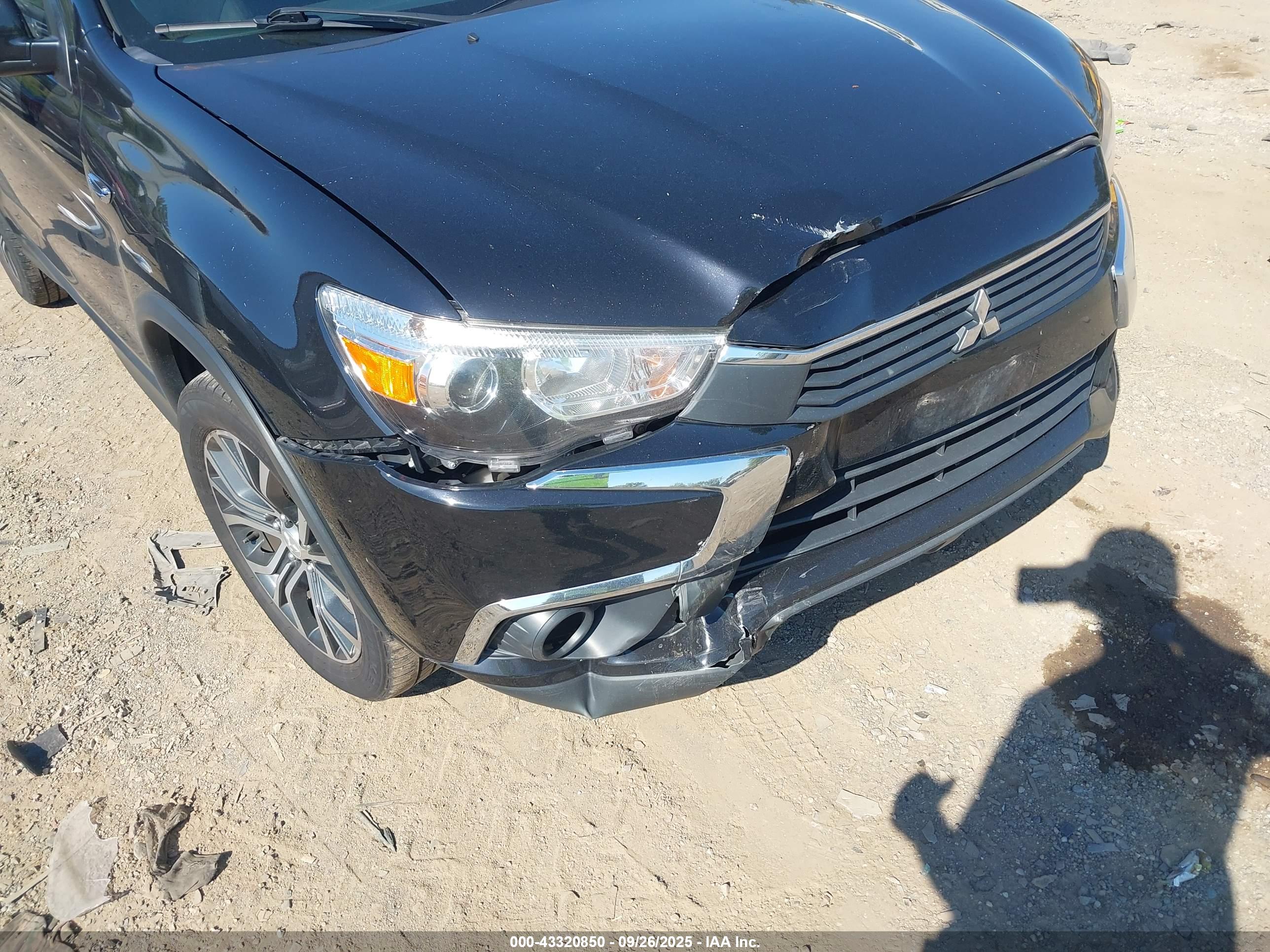 MITSUBISHI OUTLANDER image 6