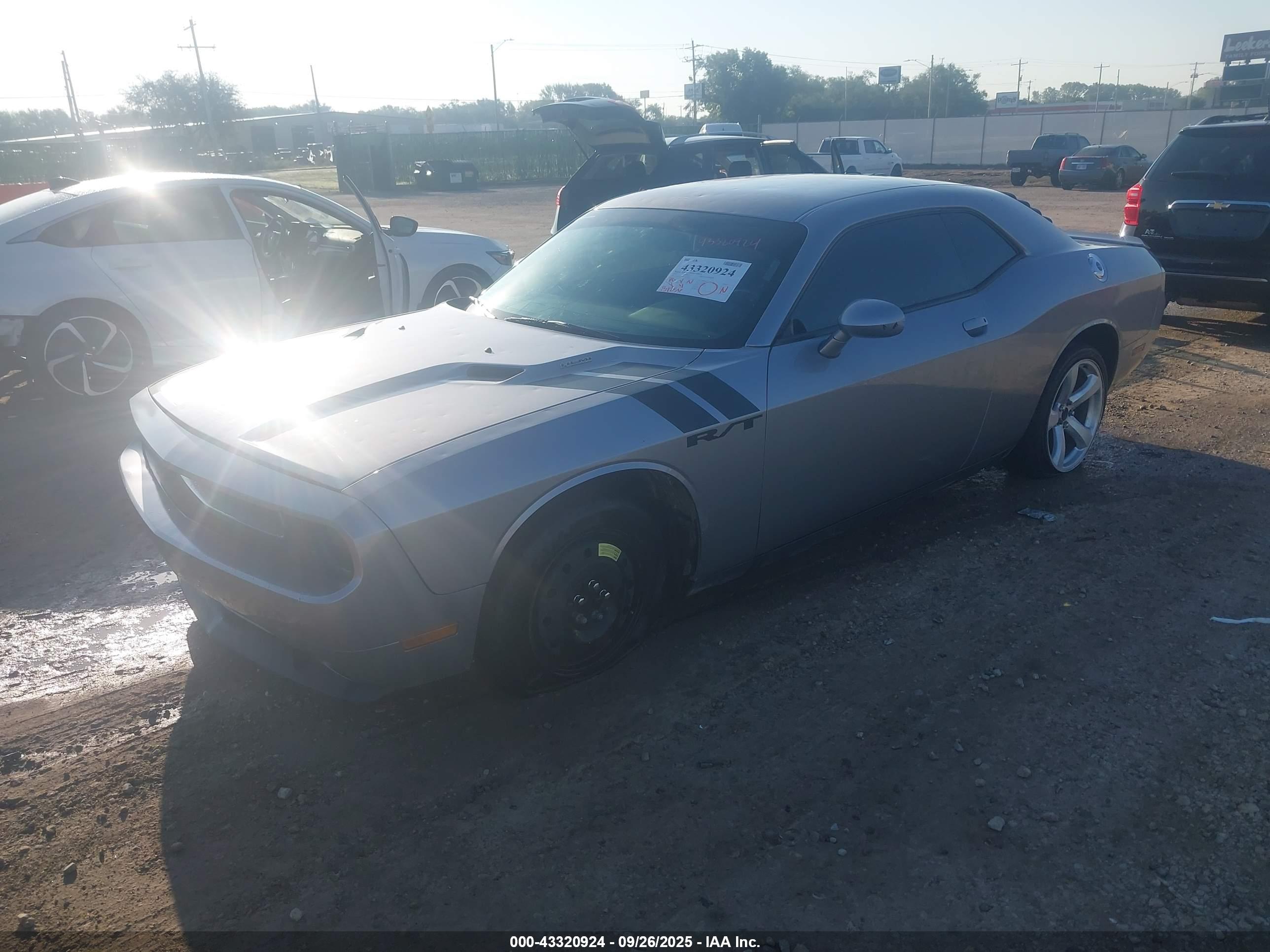 DODGE CHALLENGER image 2