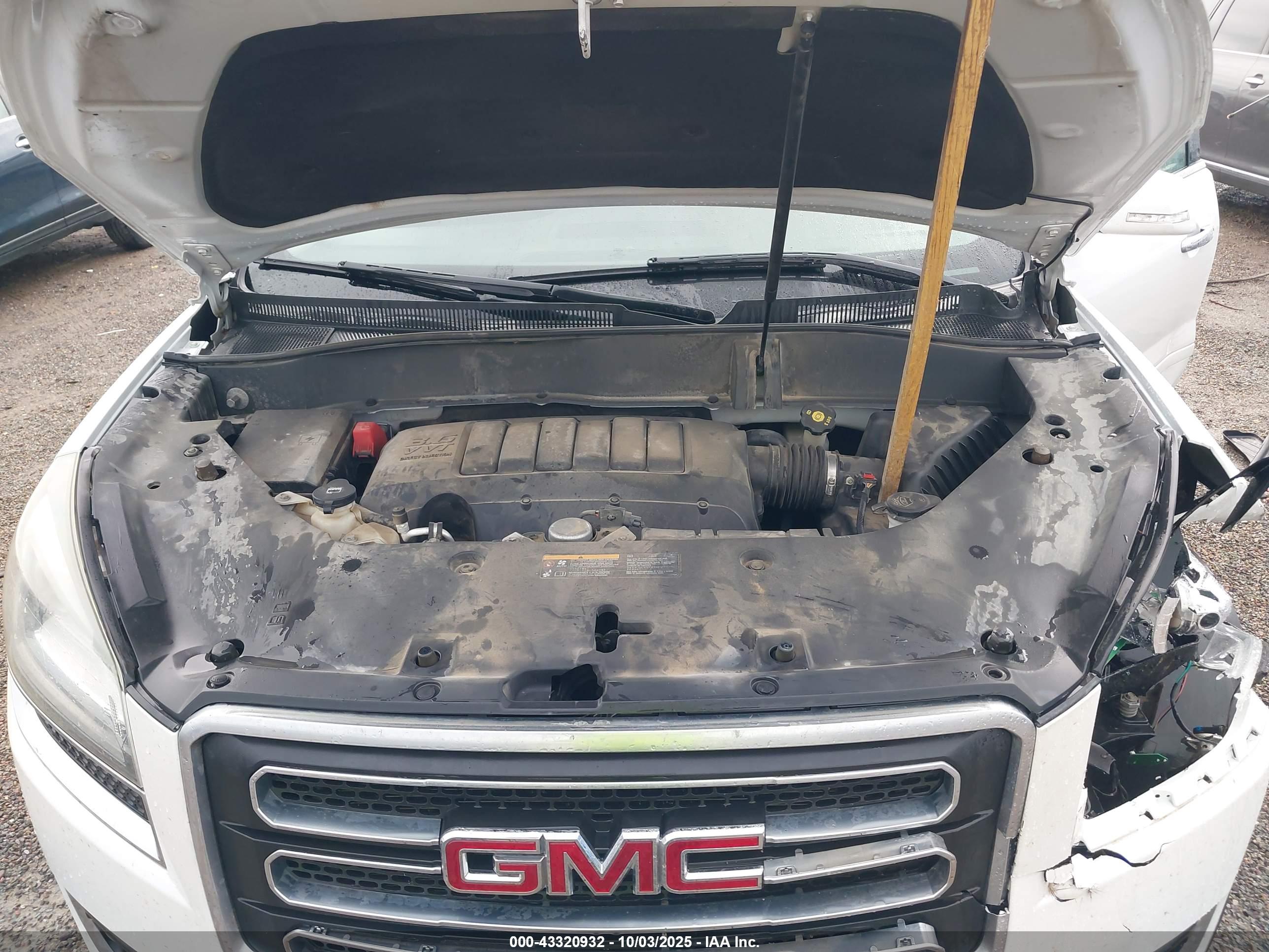 GMC ACADIA image 10