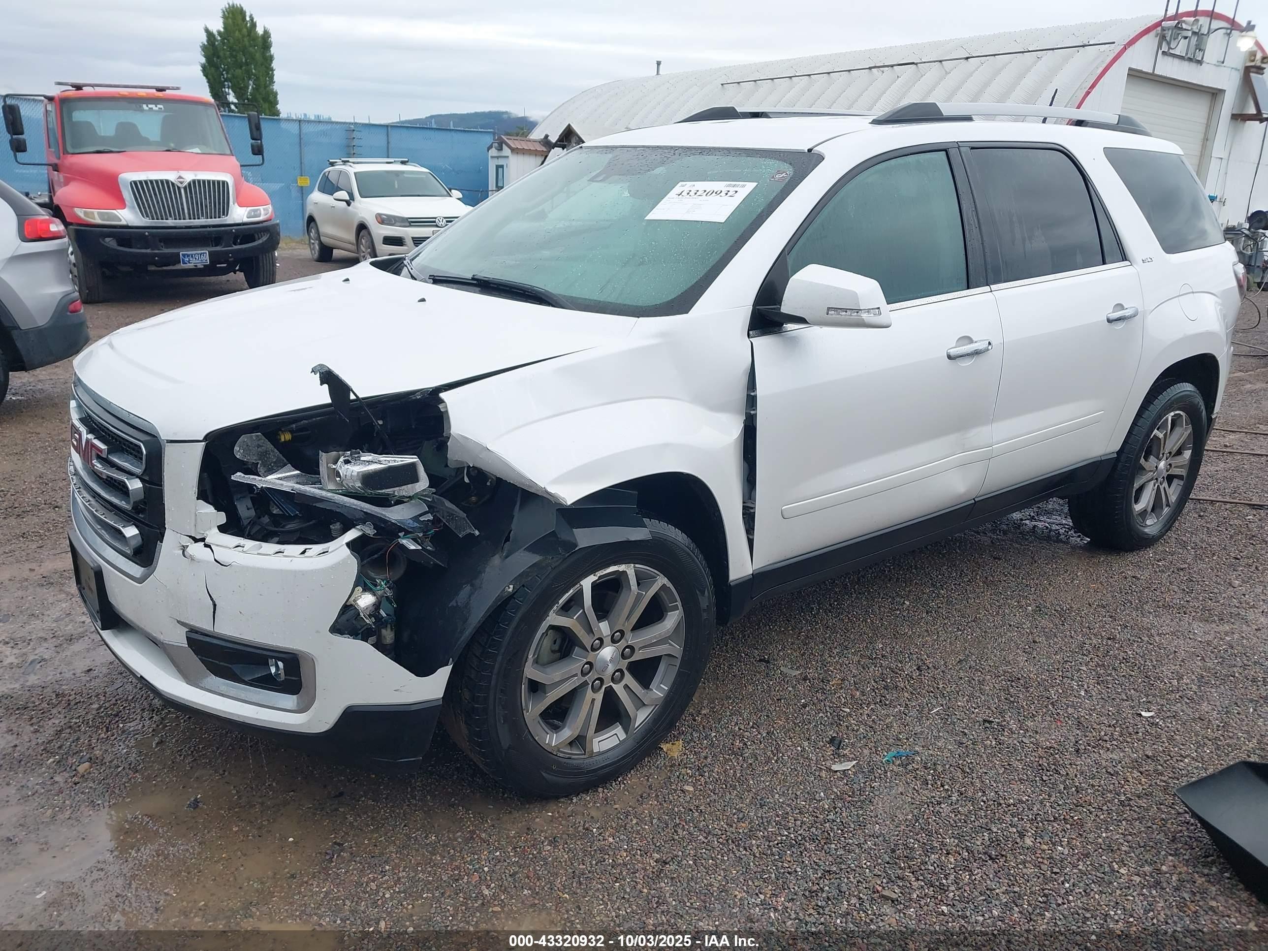 GMC ACADIA image 2