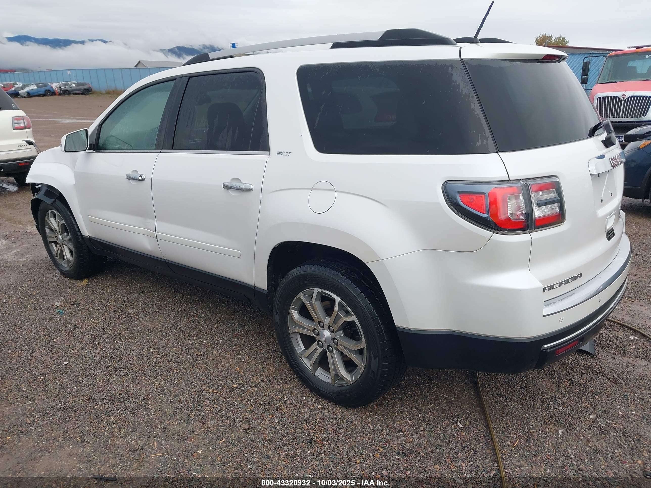 GMC ACADIA image 3