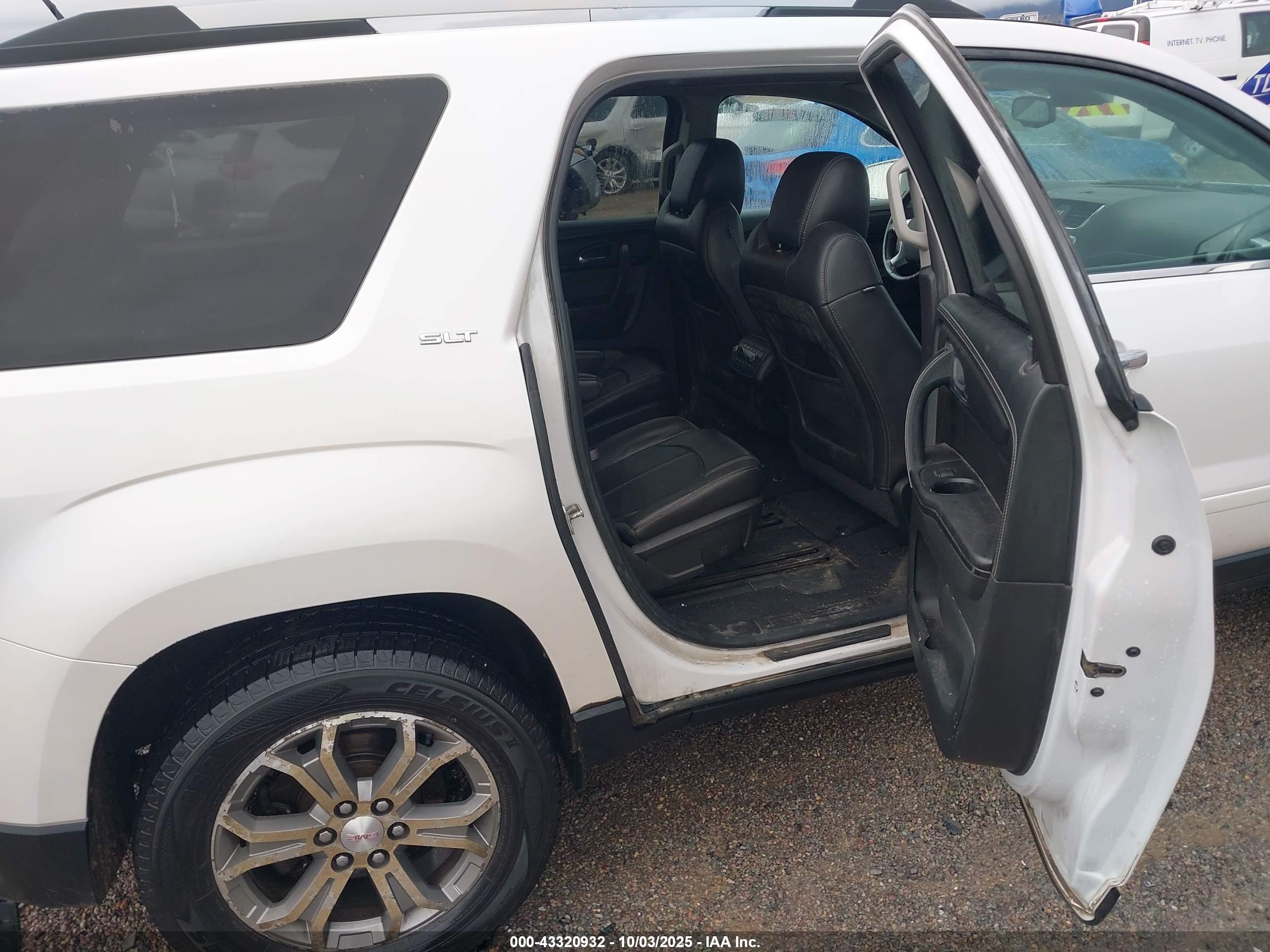 GMC ACADIA image 8