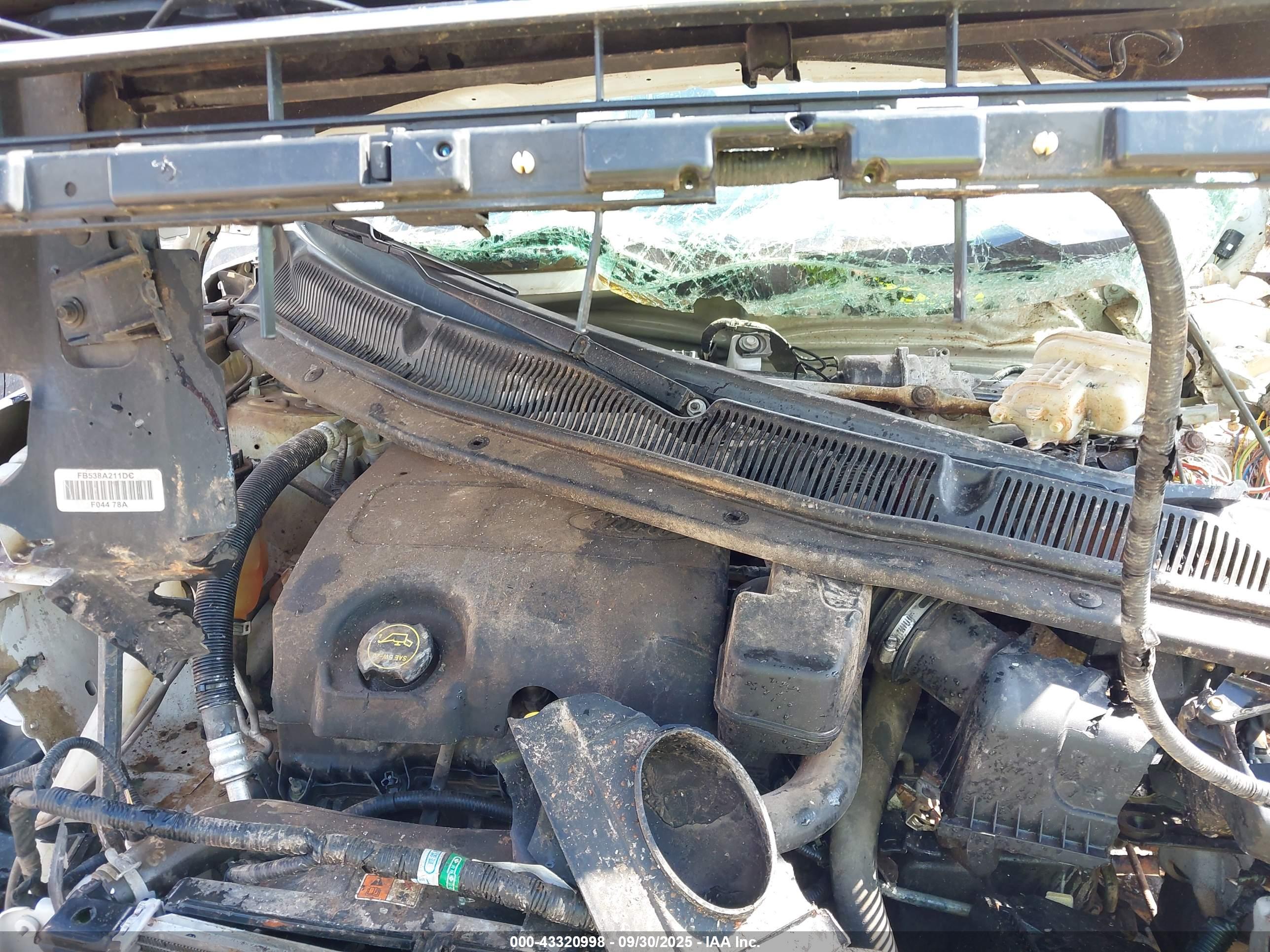 FORD EXPLORER image 10