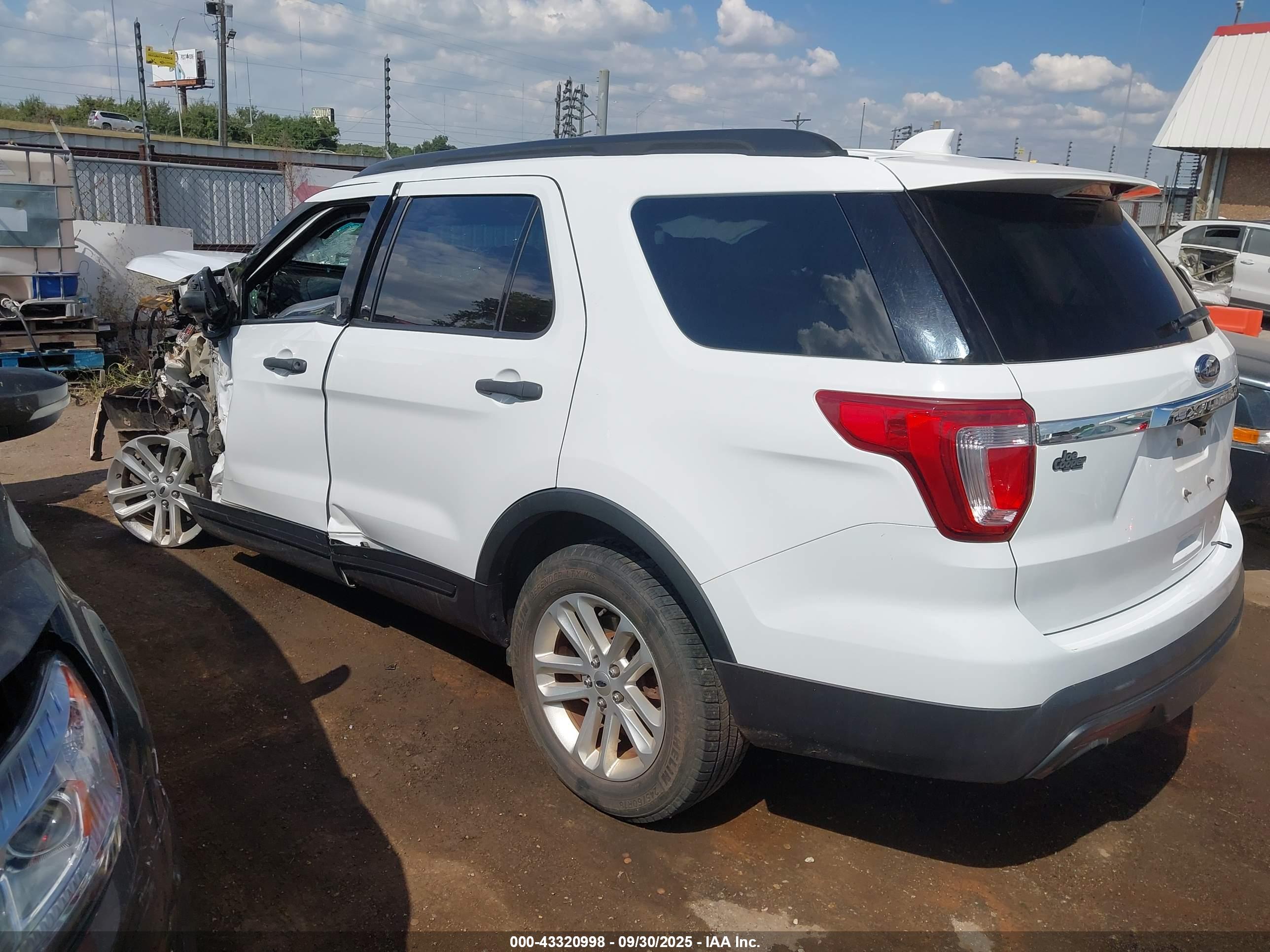 FORD EXPLORER image 3