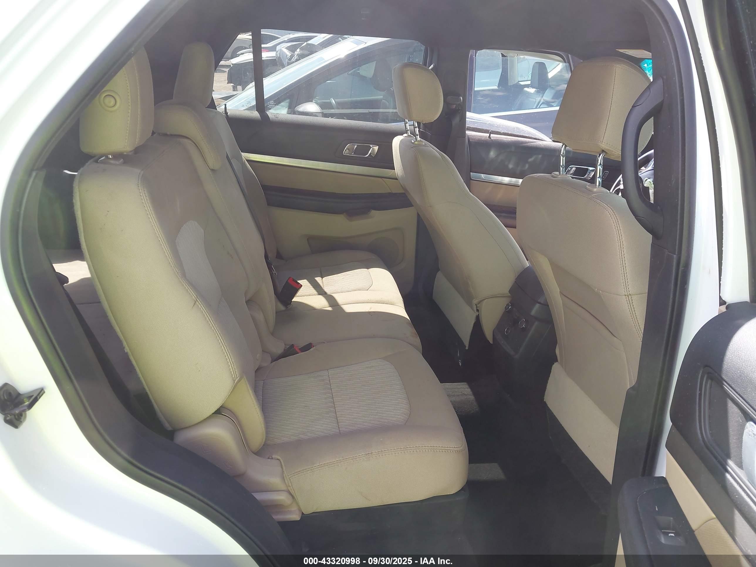 FORD EXPLORER image 8