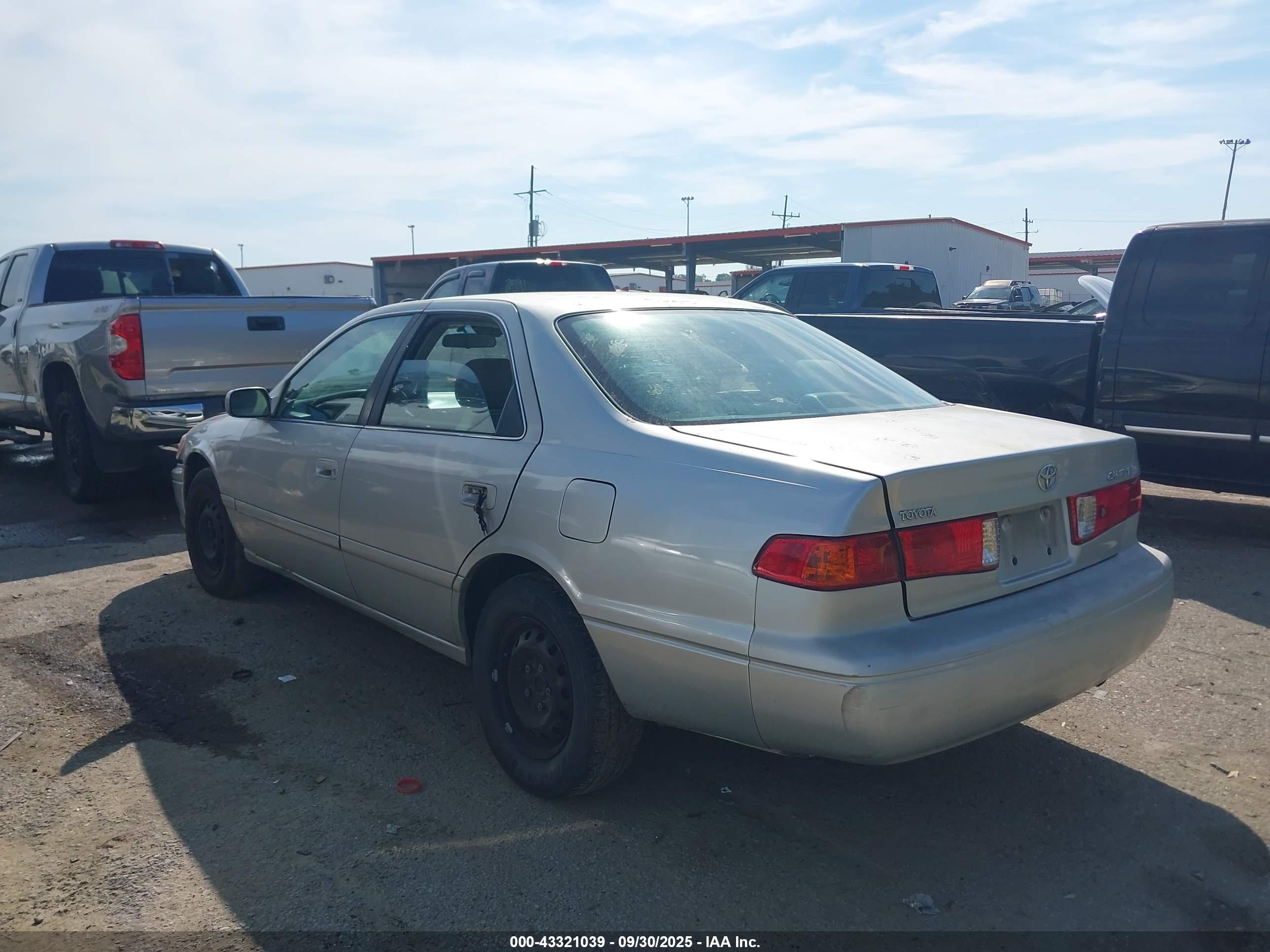 TOYOTA CAMRY image 3