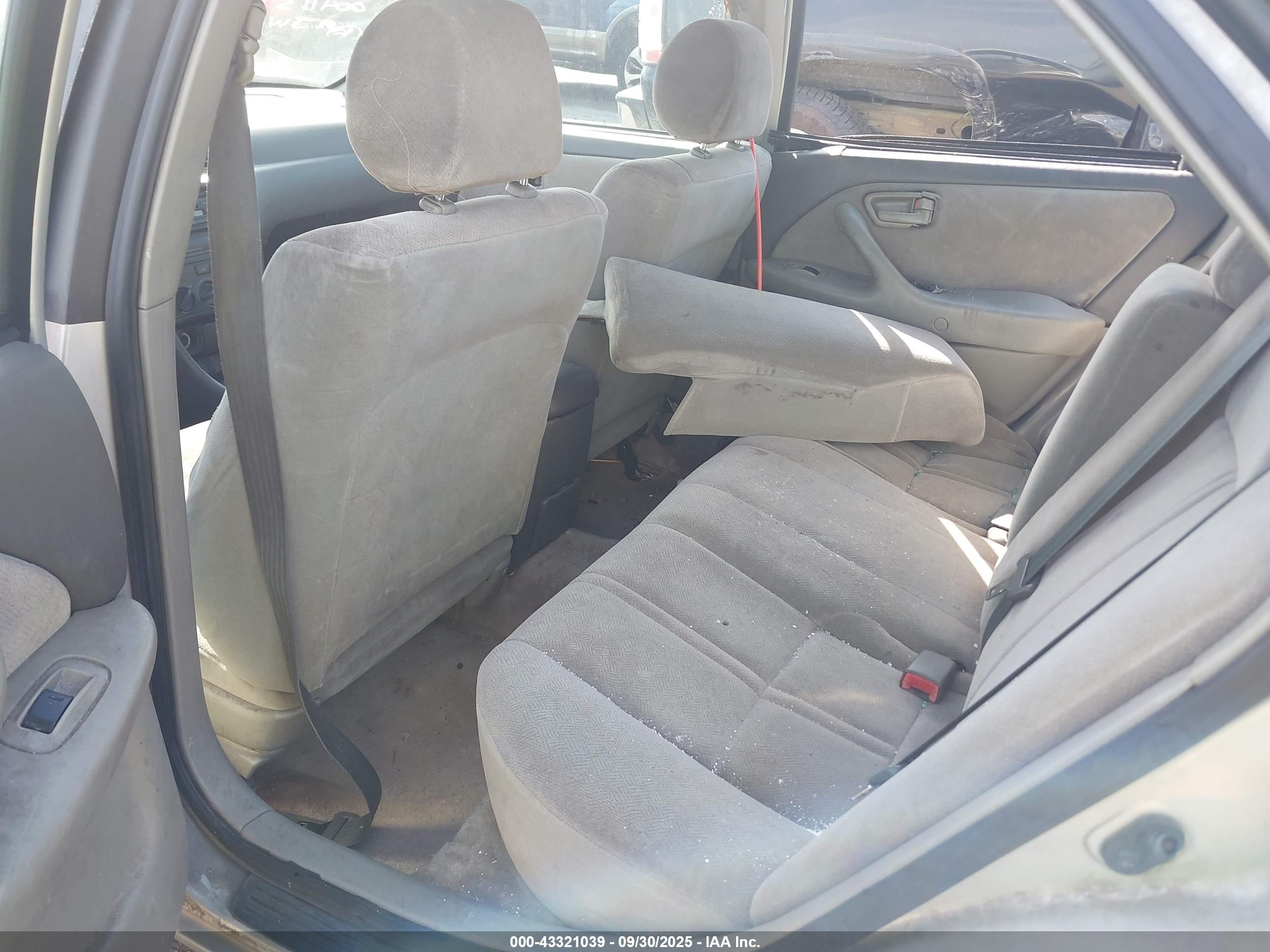 TOYOTA CAMRY image 8