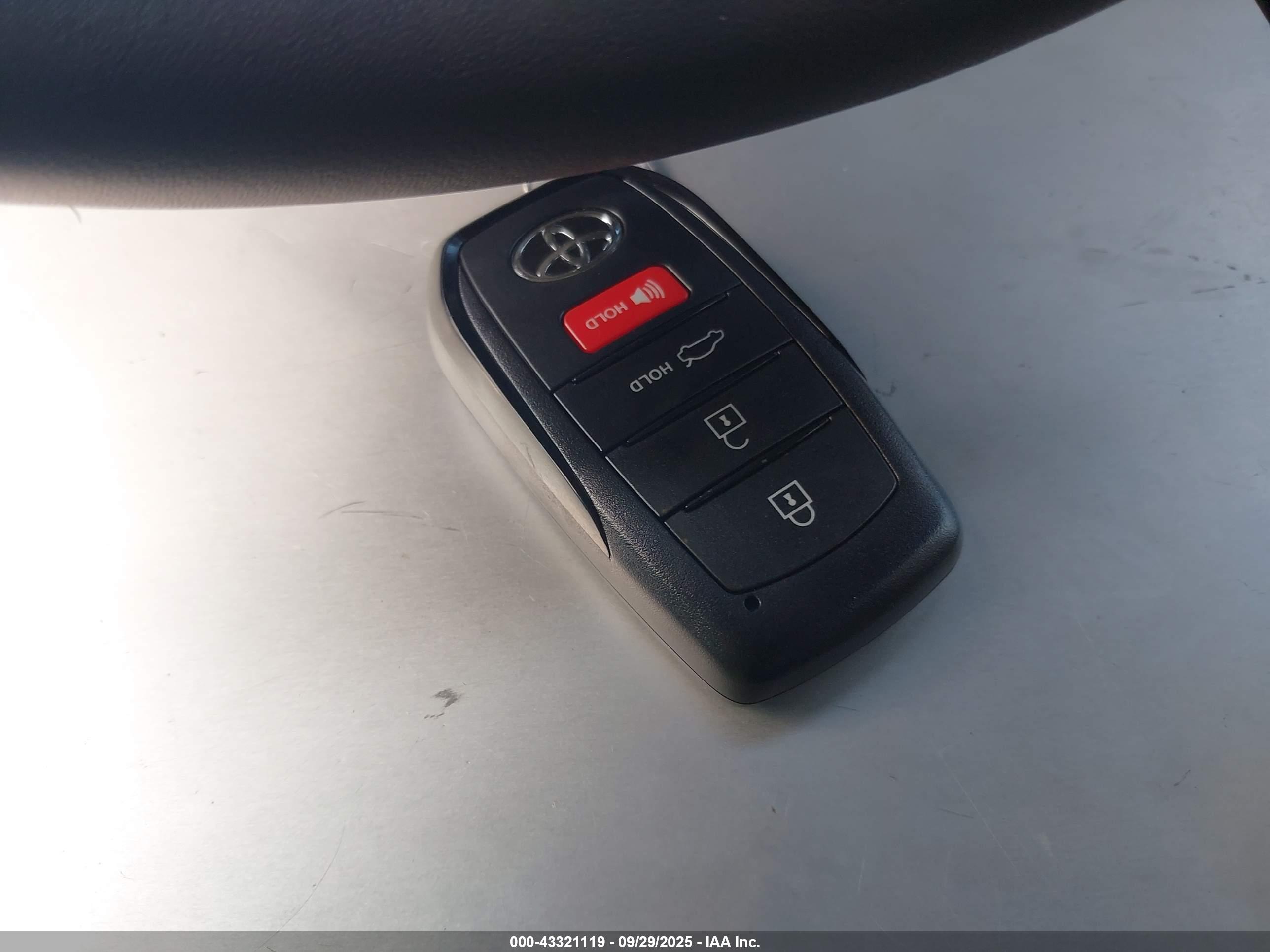 TOYOTA COROLLA image 11