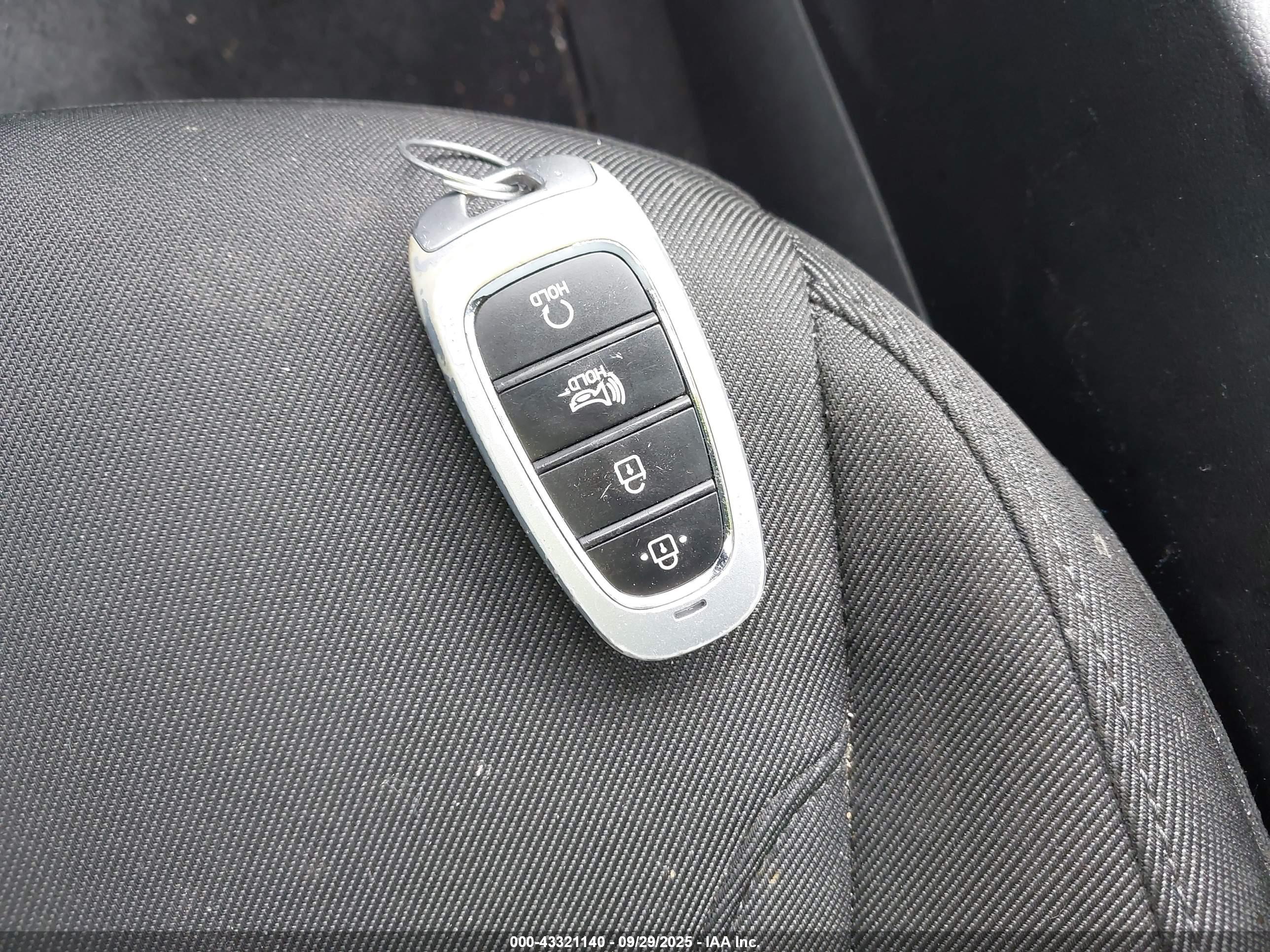 HYUNDAI TUCSON image 11