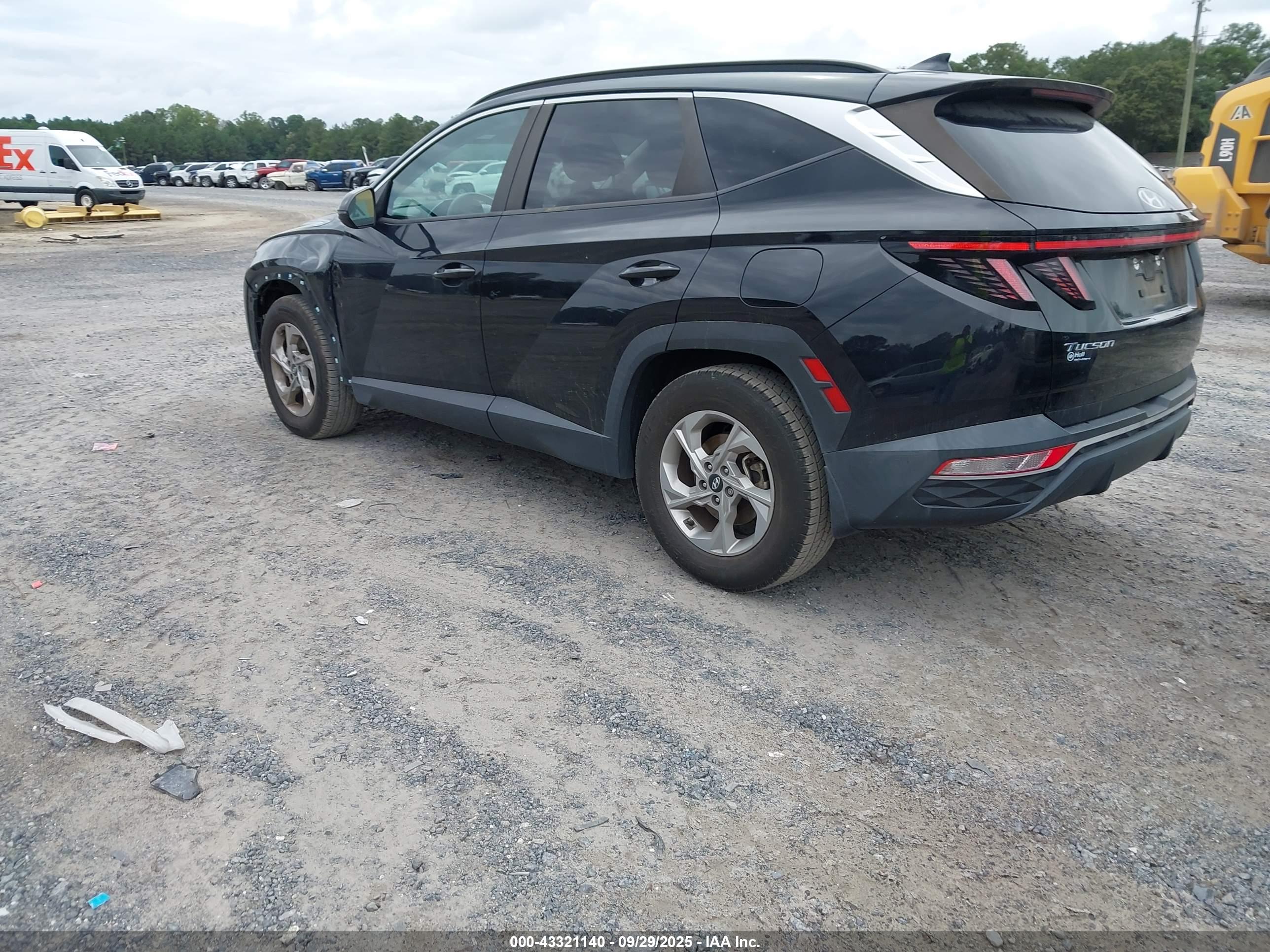 HYUNDAI TUCSON image 3