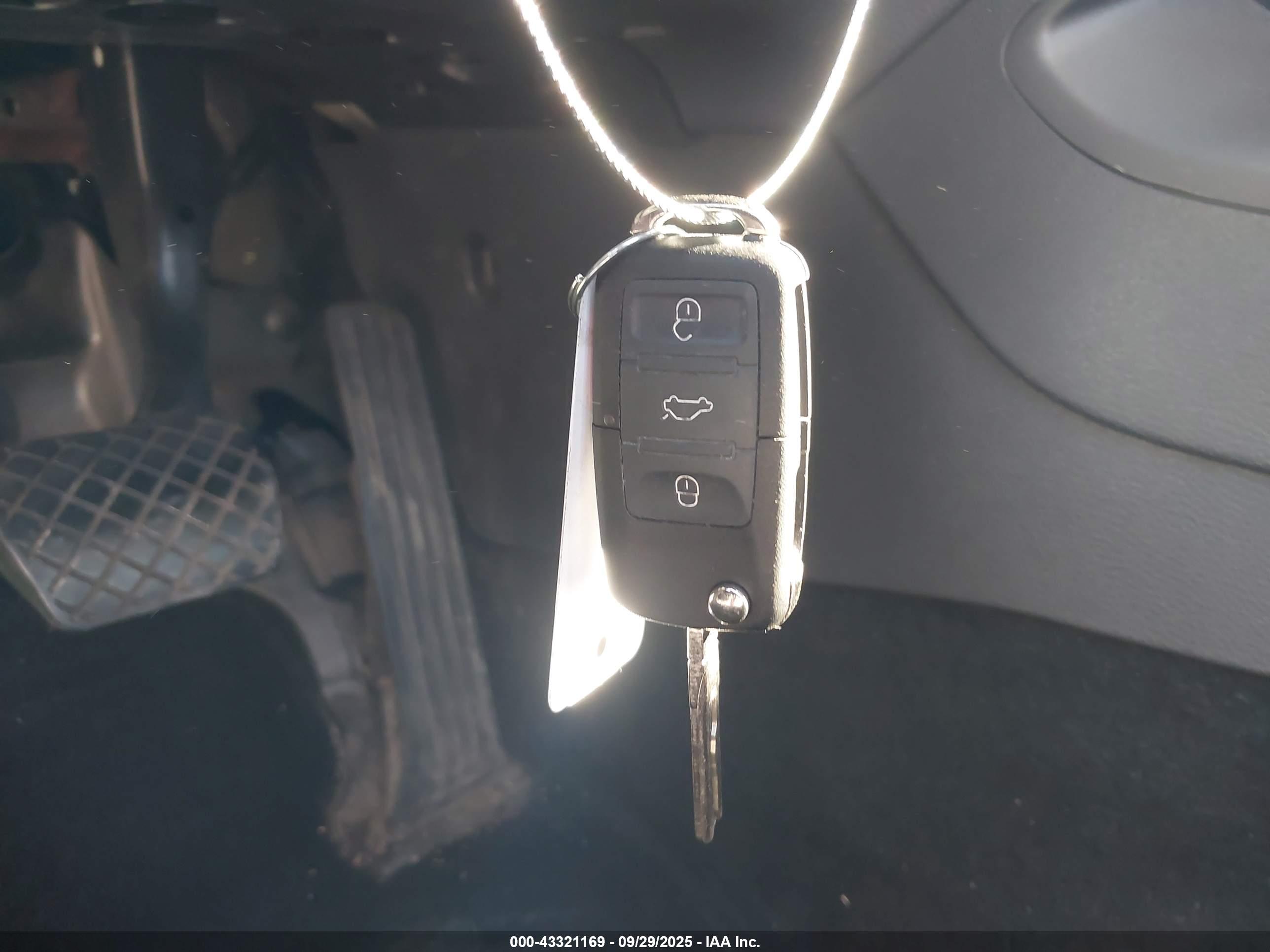 VOLKSWAGEN JETTA image 11