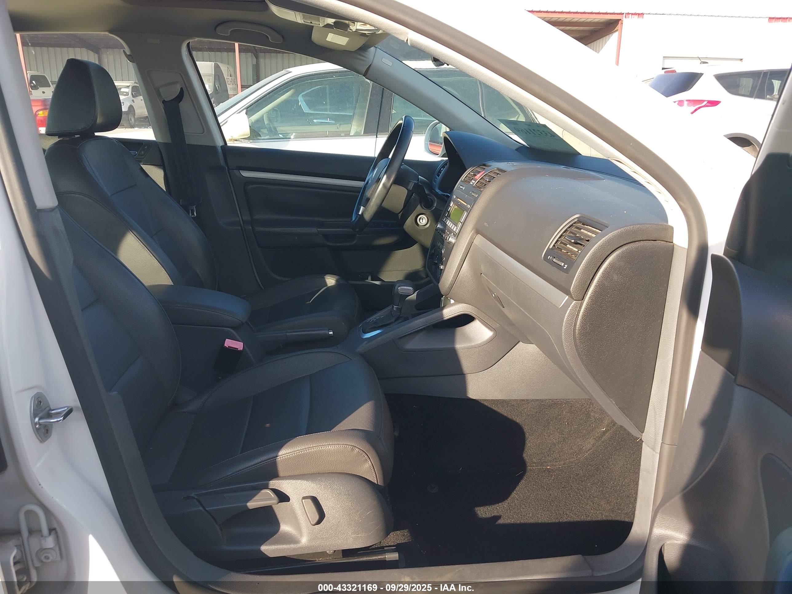 VOLKSWAGEN JETTA image 5