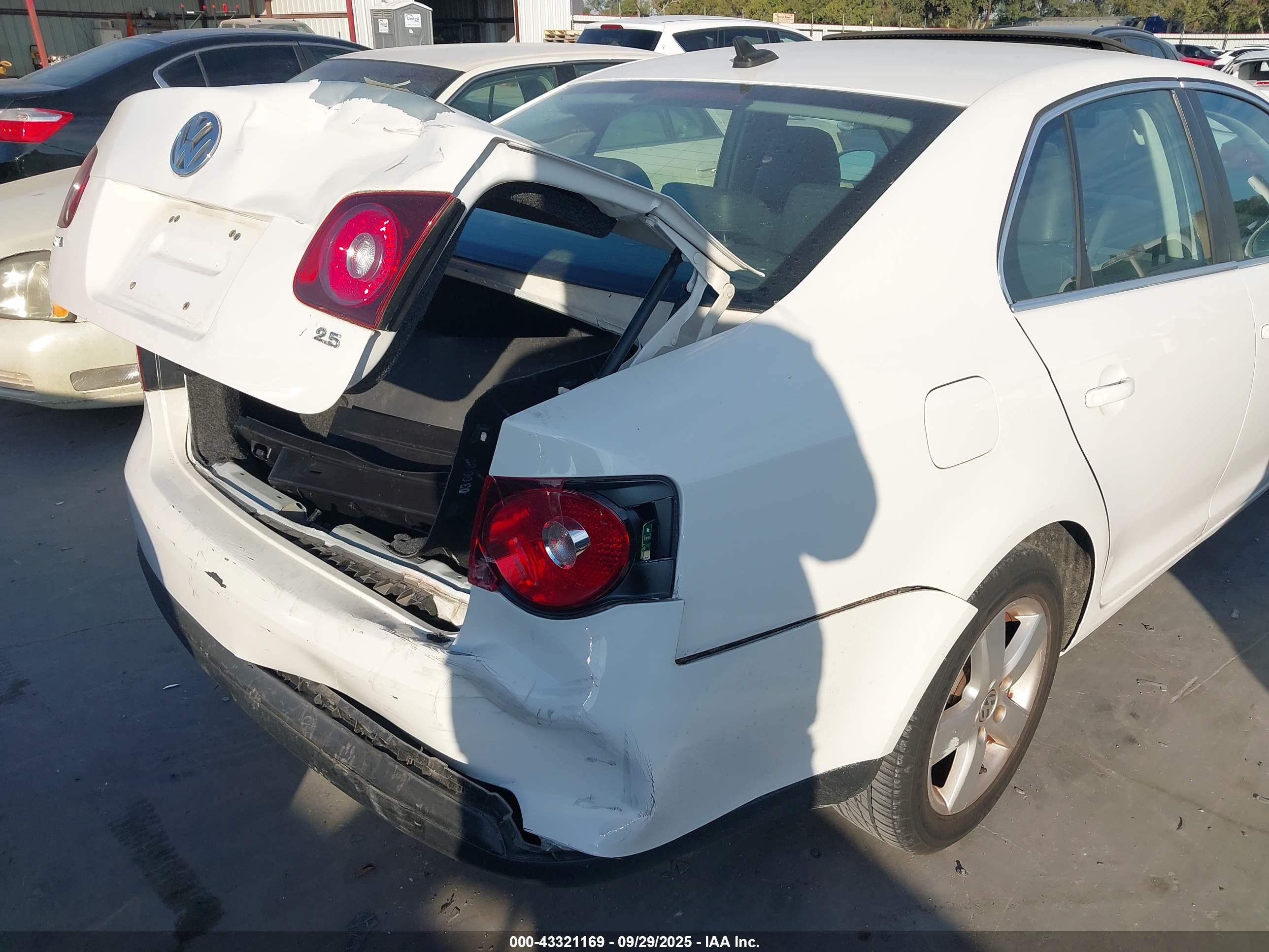 VOLKSWAGEN JETTA image 6
