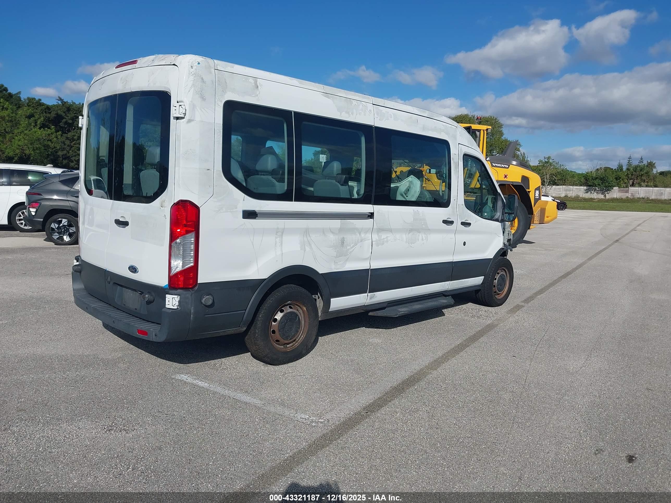 FORD TRANSIT-350 image 4
