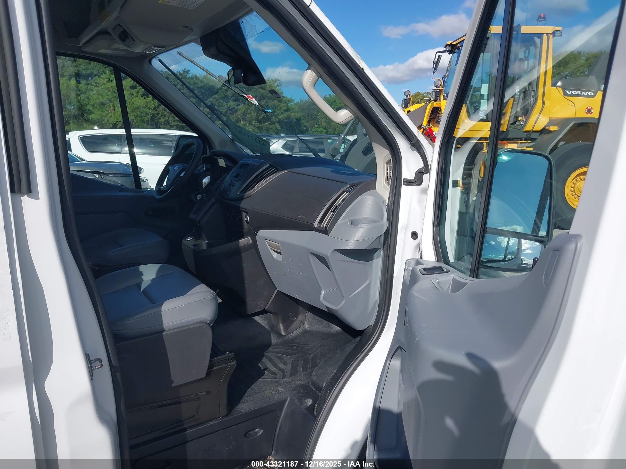 FORD TRANSIT-350 image 5
