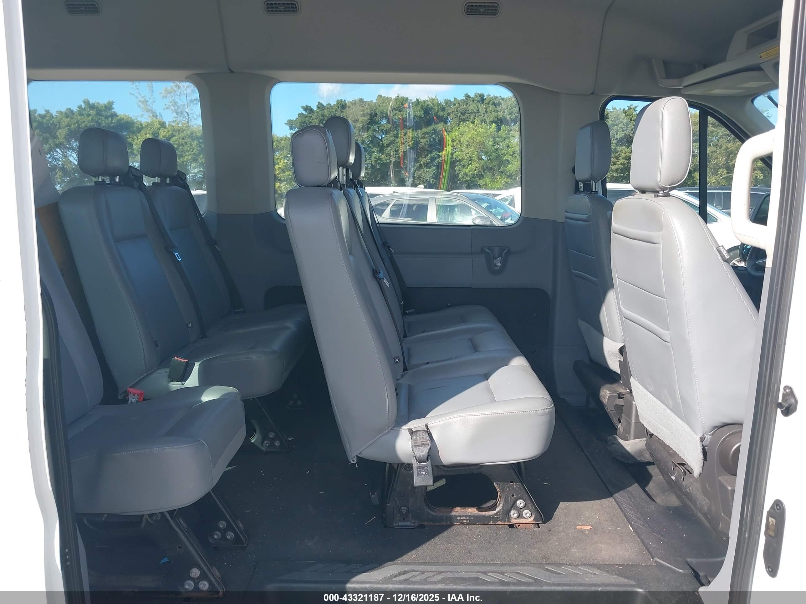 FORD TRANSIT-350 image 8