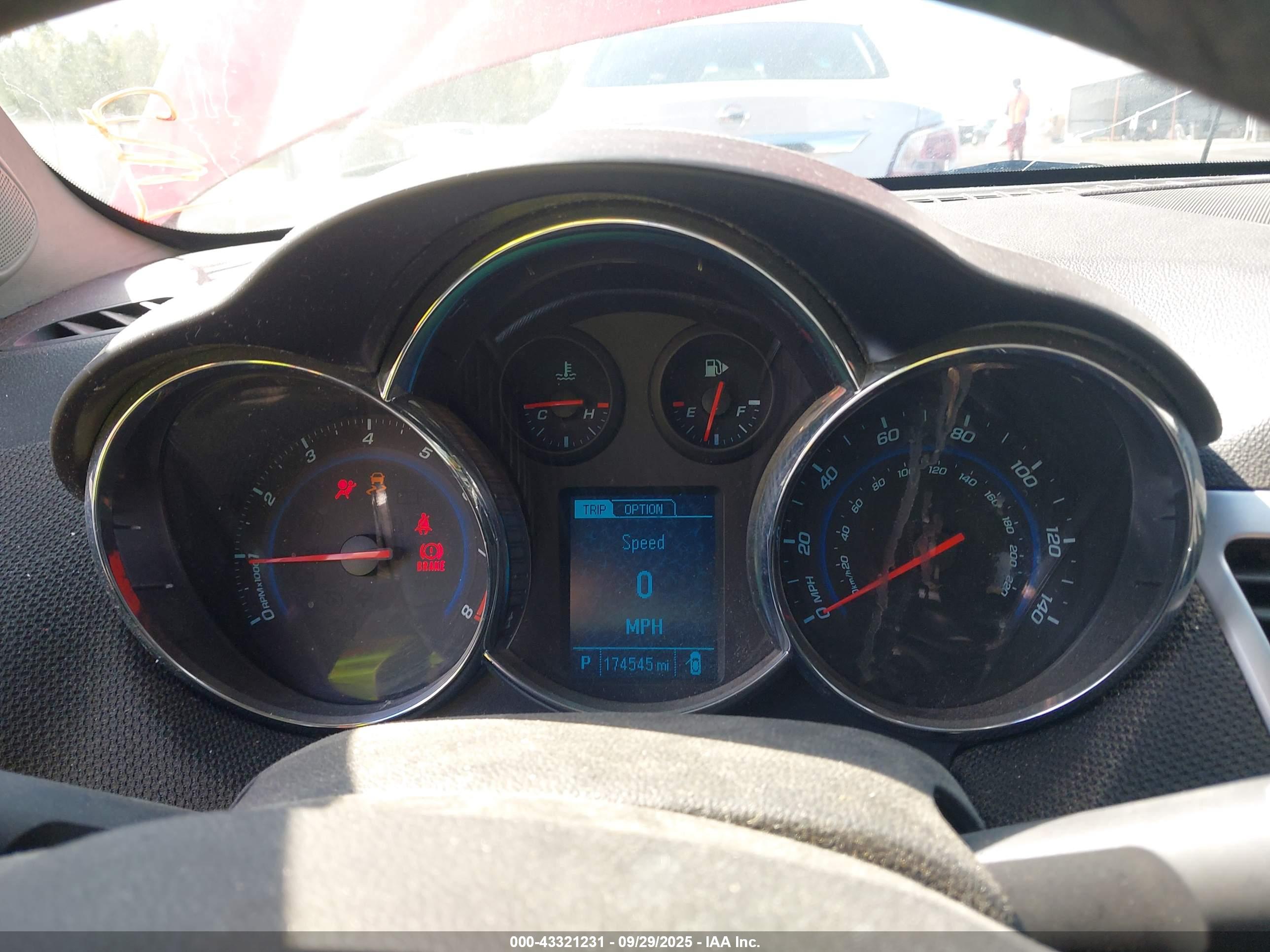 CHEVROLET CRUZE image 7