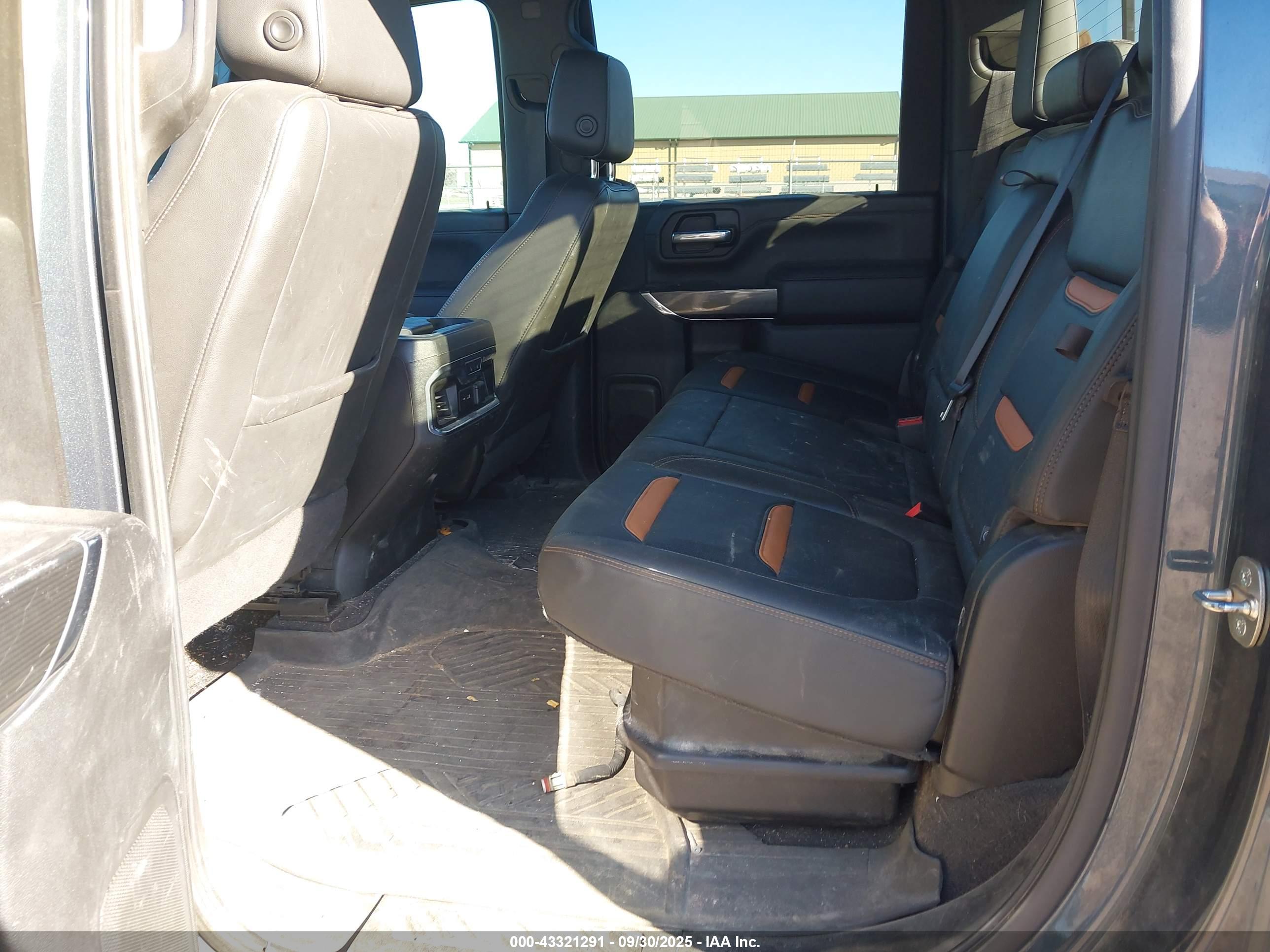 GMC SIERRA image 8