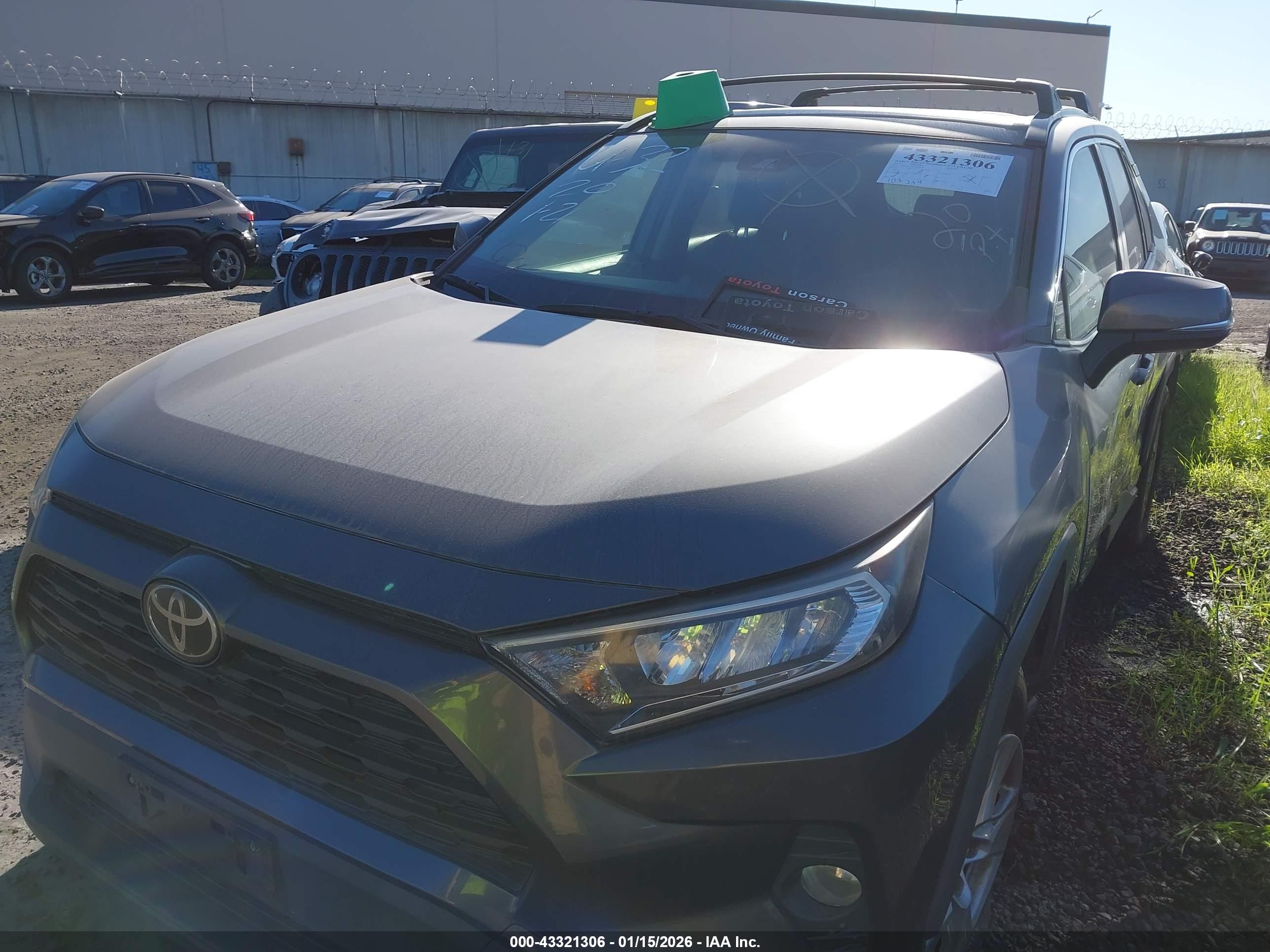 TOYOTA RAV4 image 2